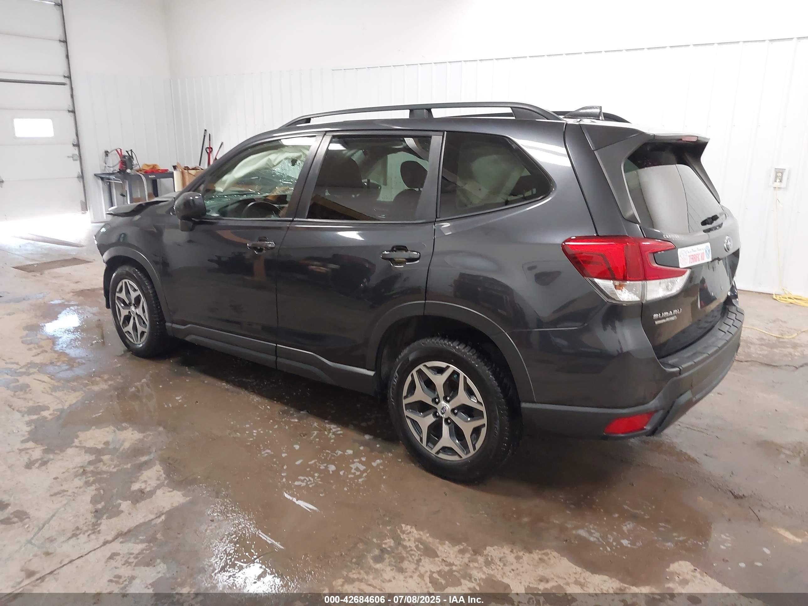 SUBARU FORESTER image 3