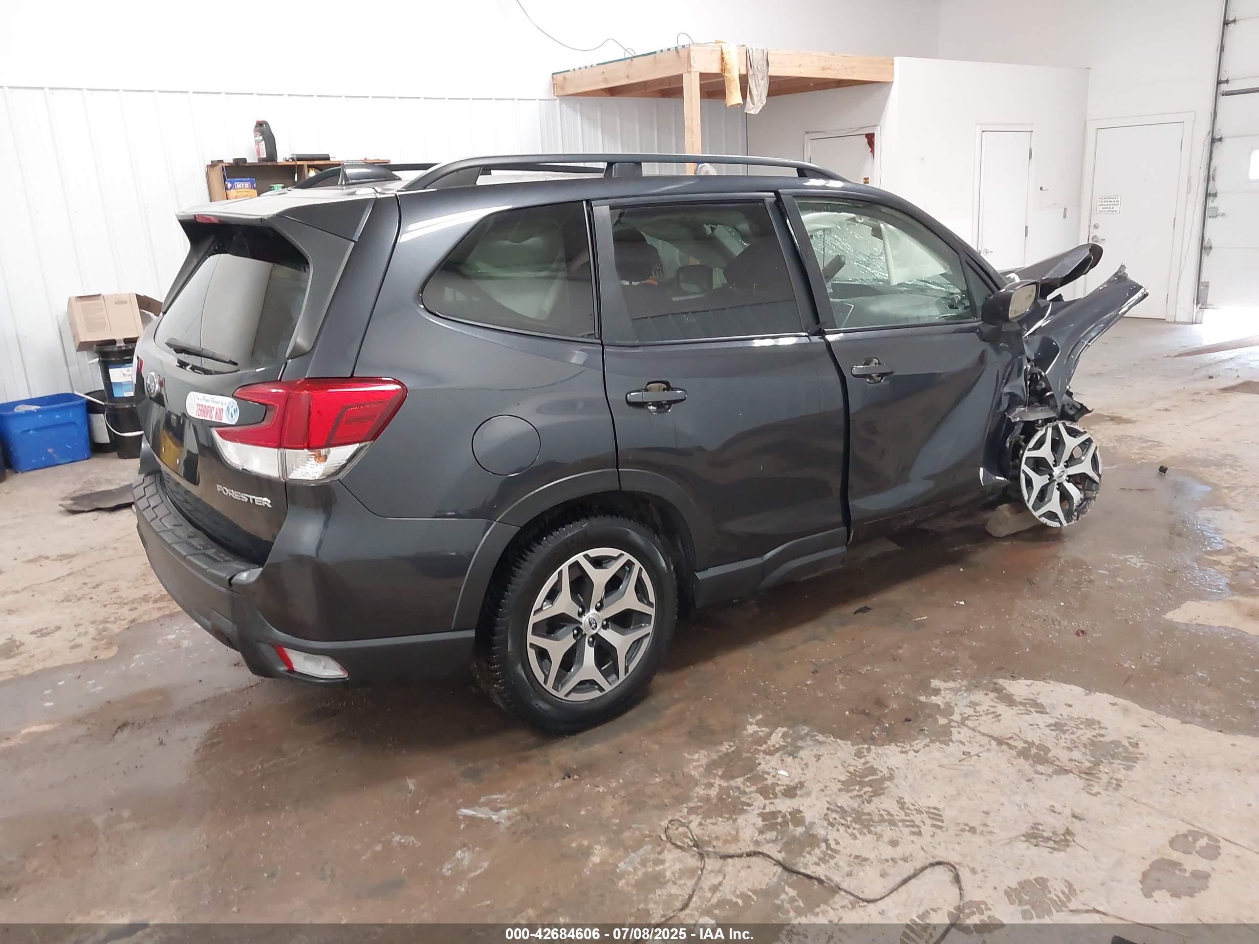 SUBARU FORESTER image 4