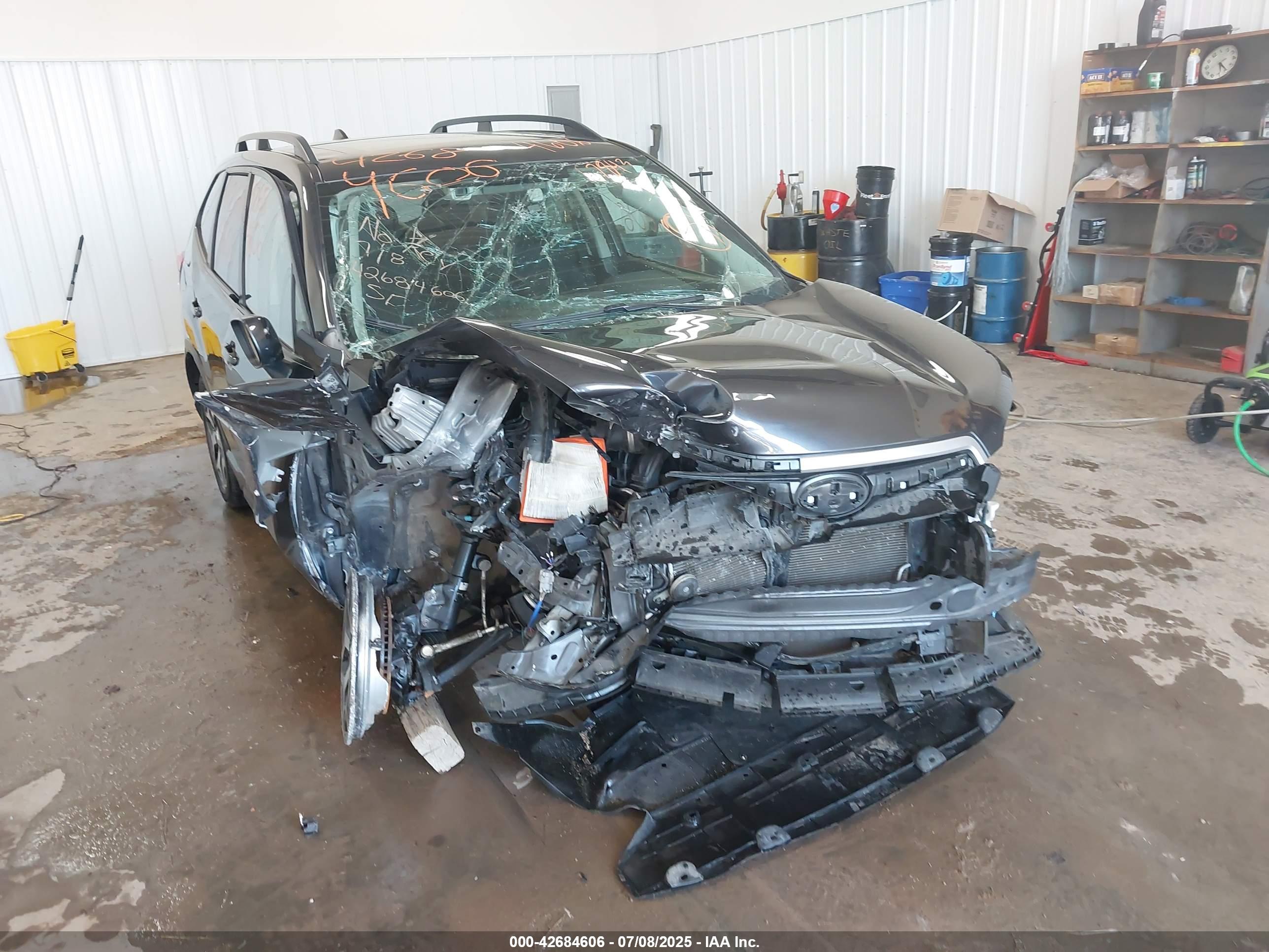 SUBARU FORESTER image 6