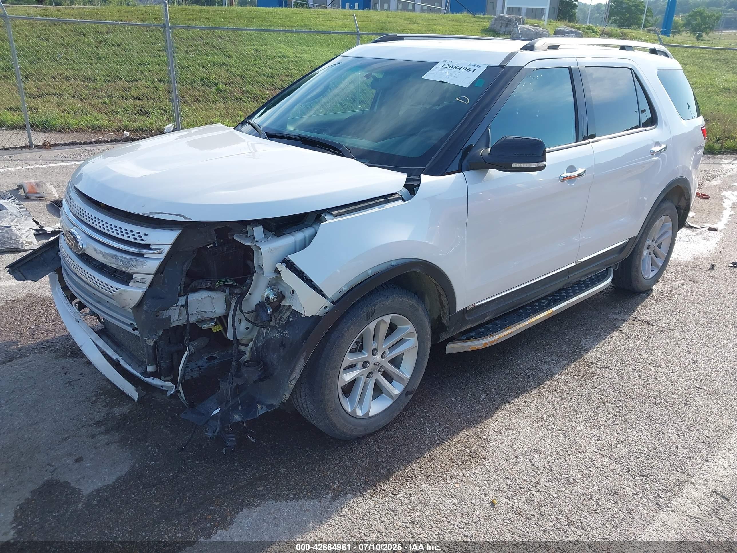 FORD EXPLORER image 2