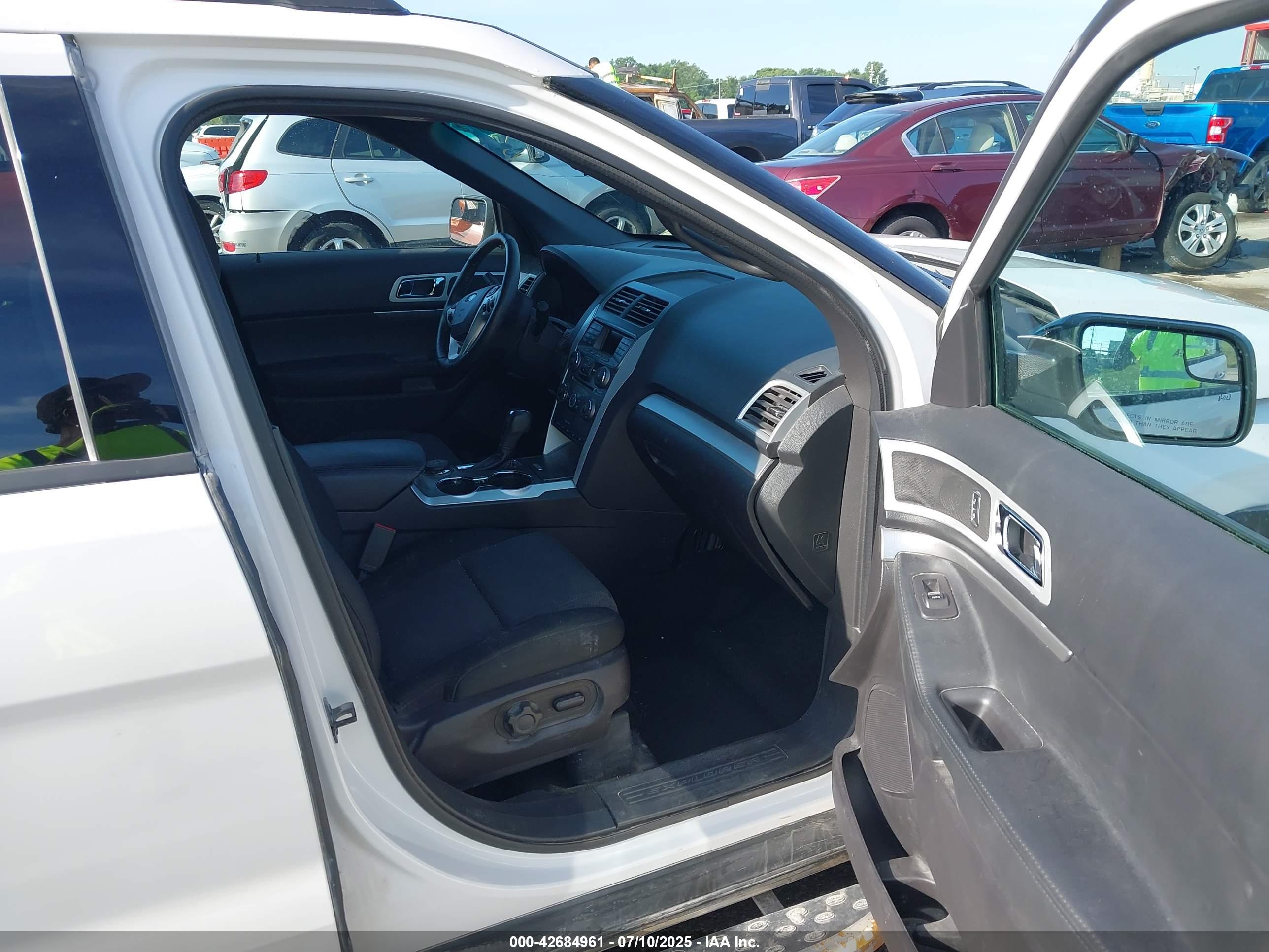 FORD EXPLORER image 5