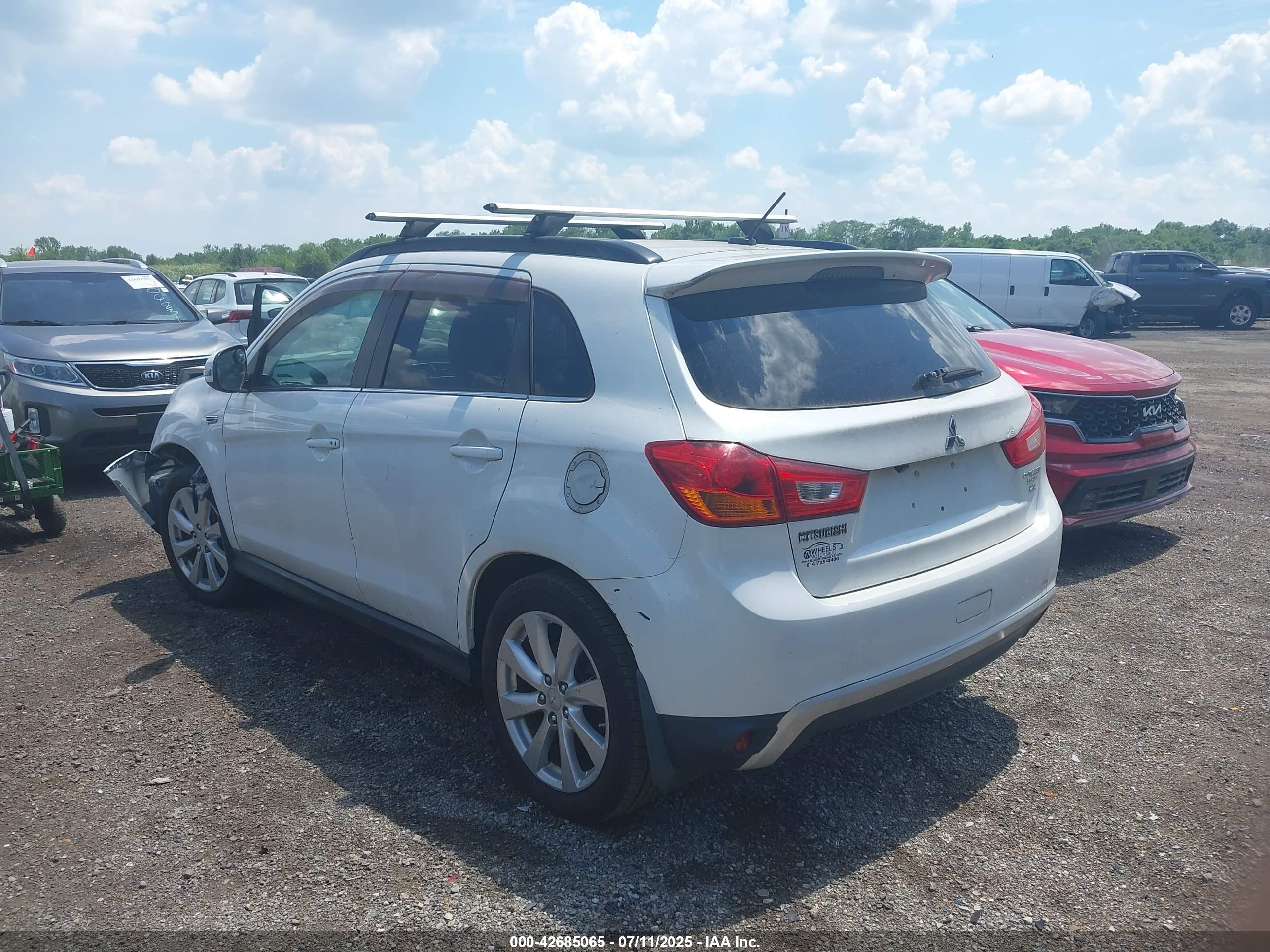 MITSUBISHI OUTLANDER image 3