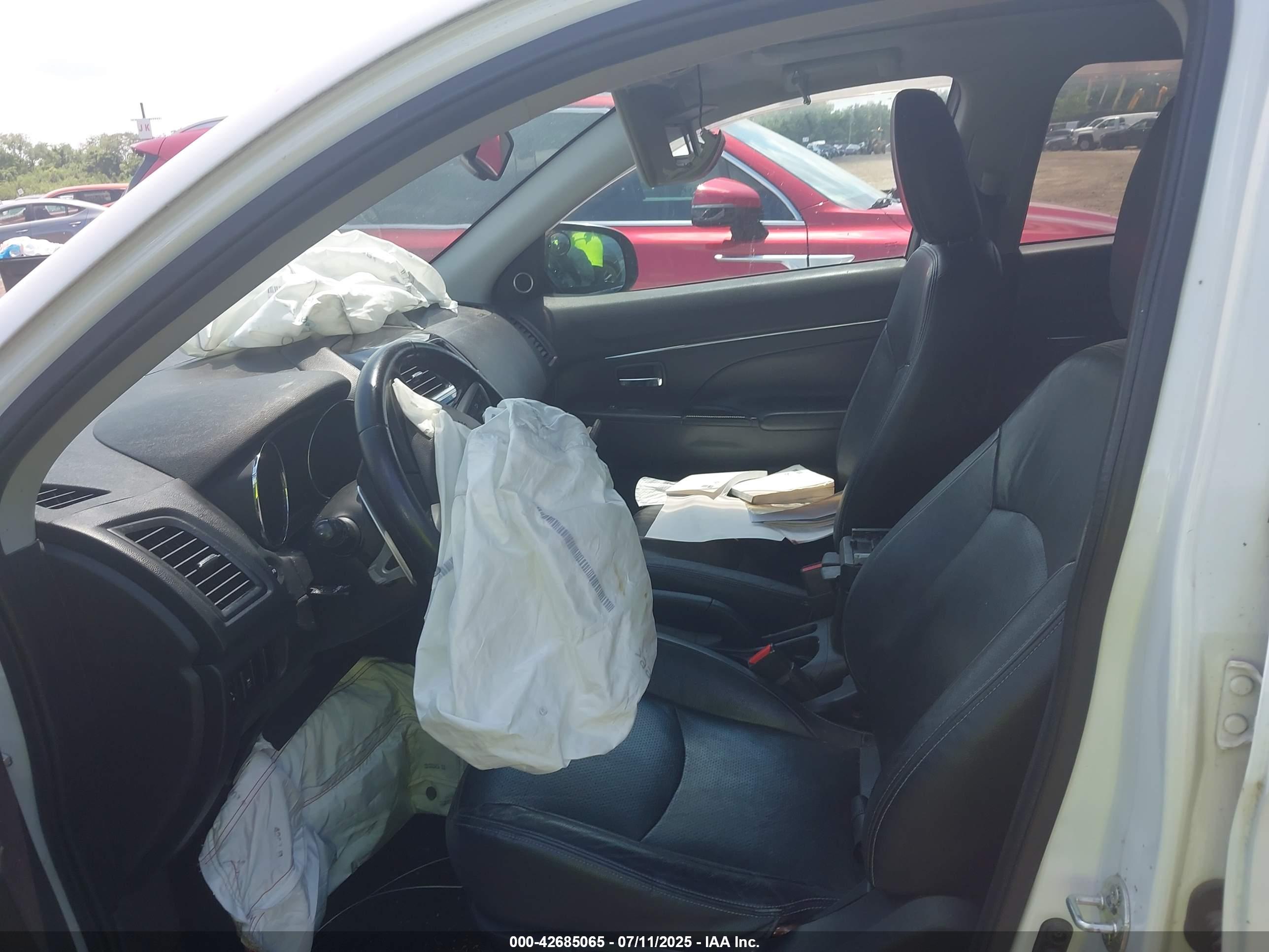MITSUBISHI OUTLANDER image 5