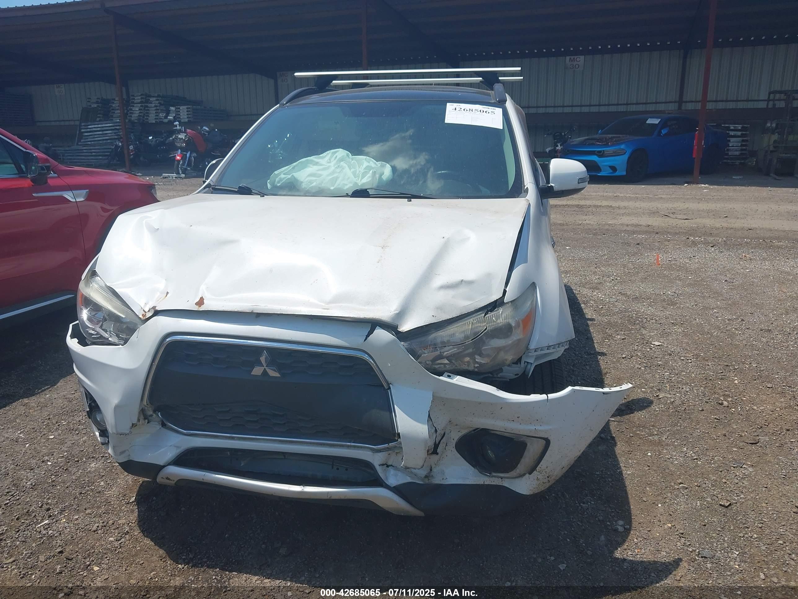 MITSUBISHI OUTLANDER image 6