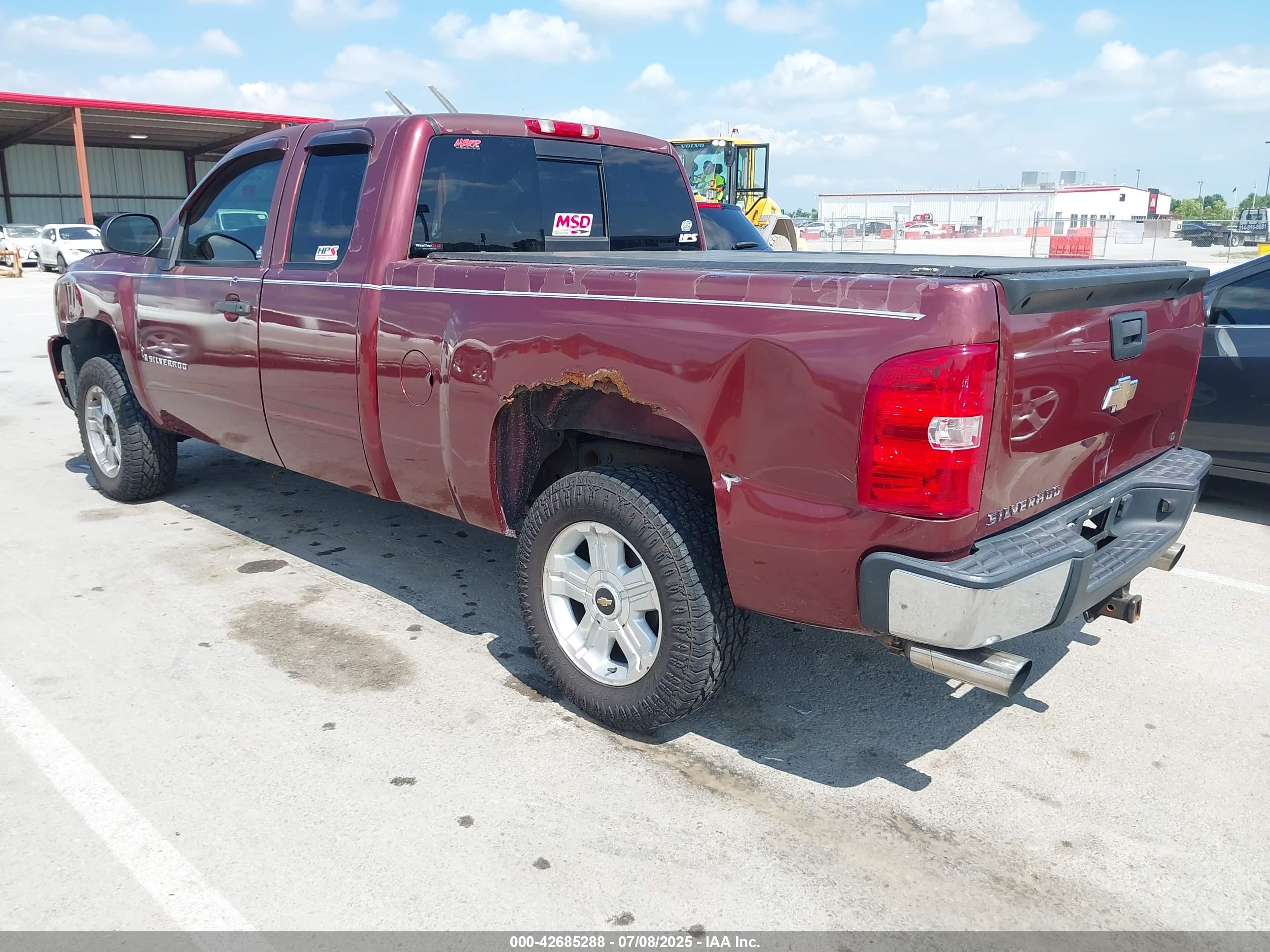 CHEVROLET SILVERADO image 3