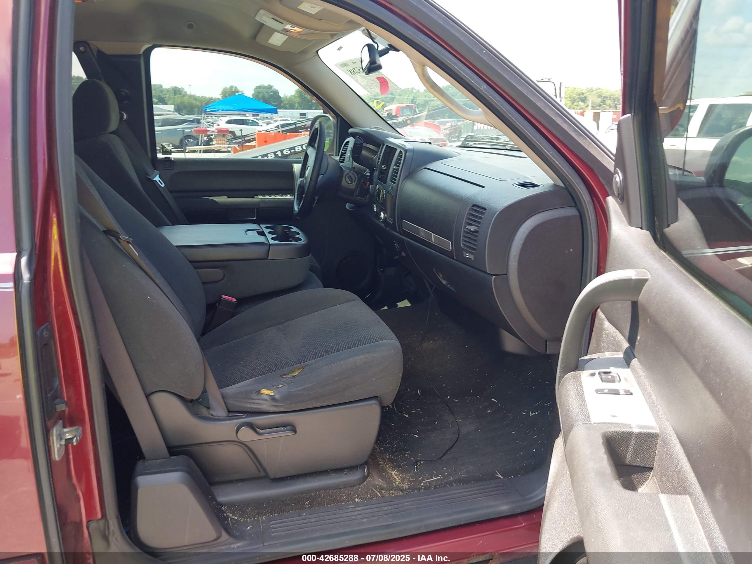 CHEVROLET SILVERADO image 5