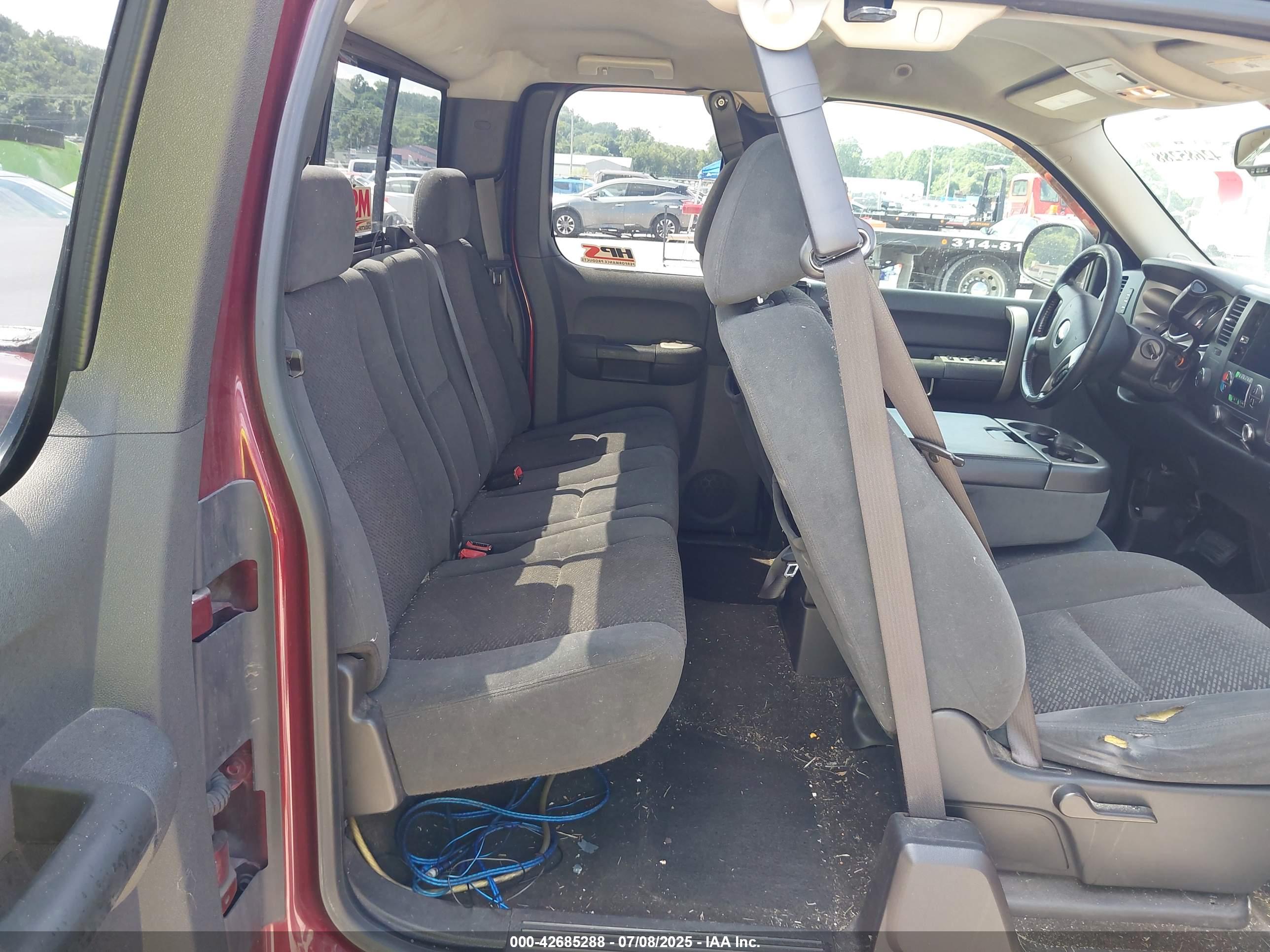 CHEVROLET SILVERADO image 8