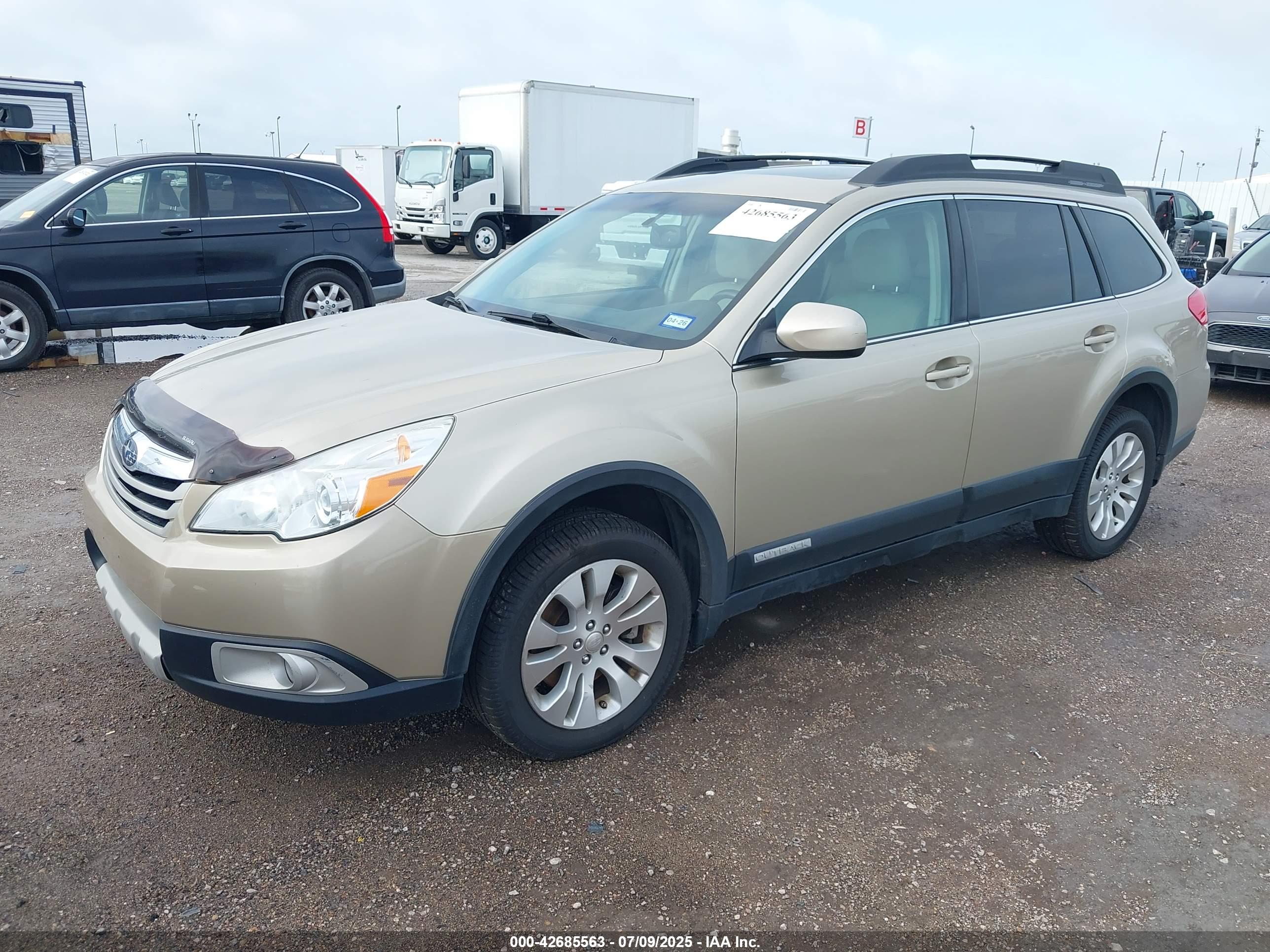 SUBARU OUTBACK image 2