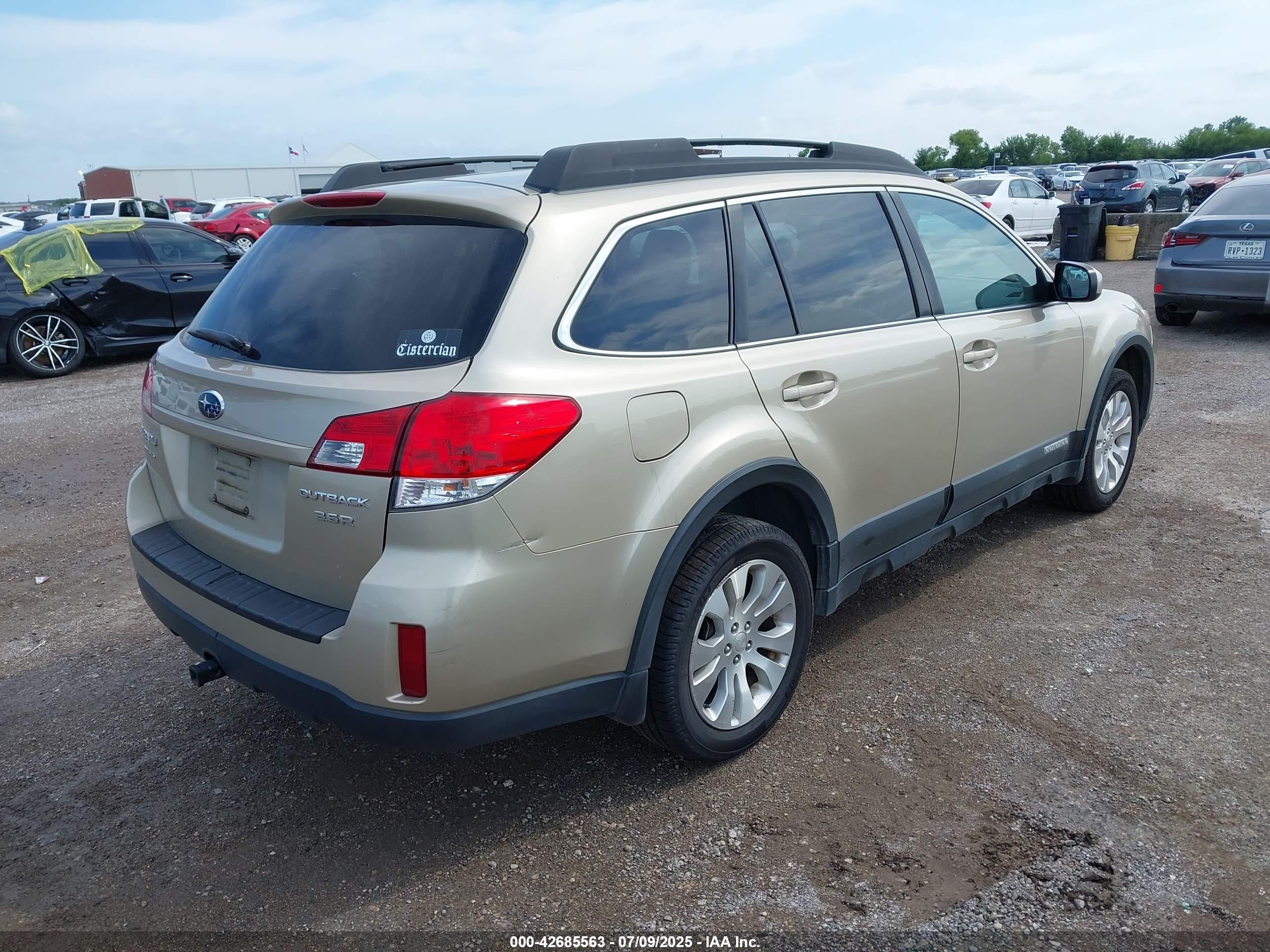 SUBARU OUTBACK image 4
