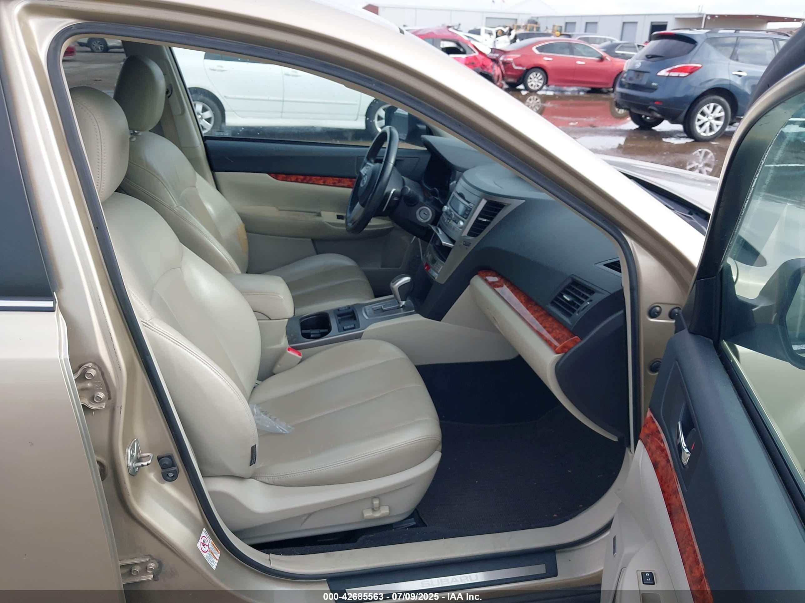 SUBARU OUTBACK image 5