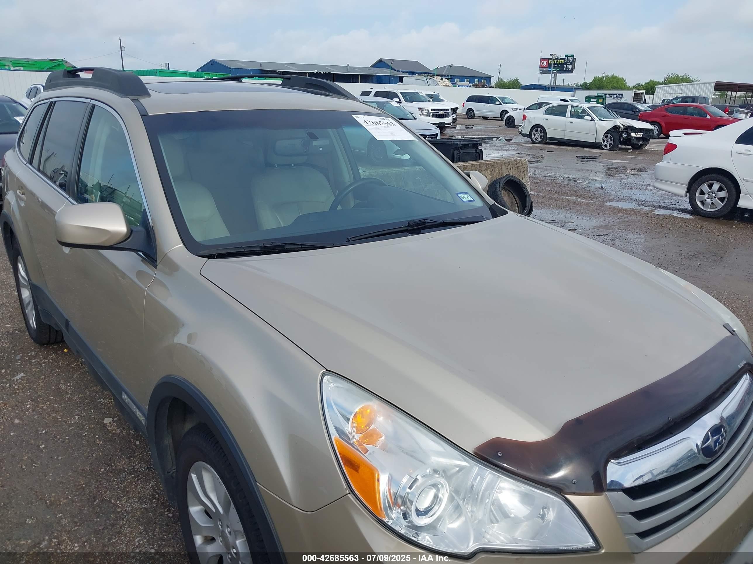 SUBARU OUTBACK image 6