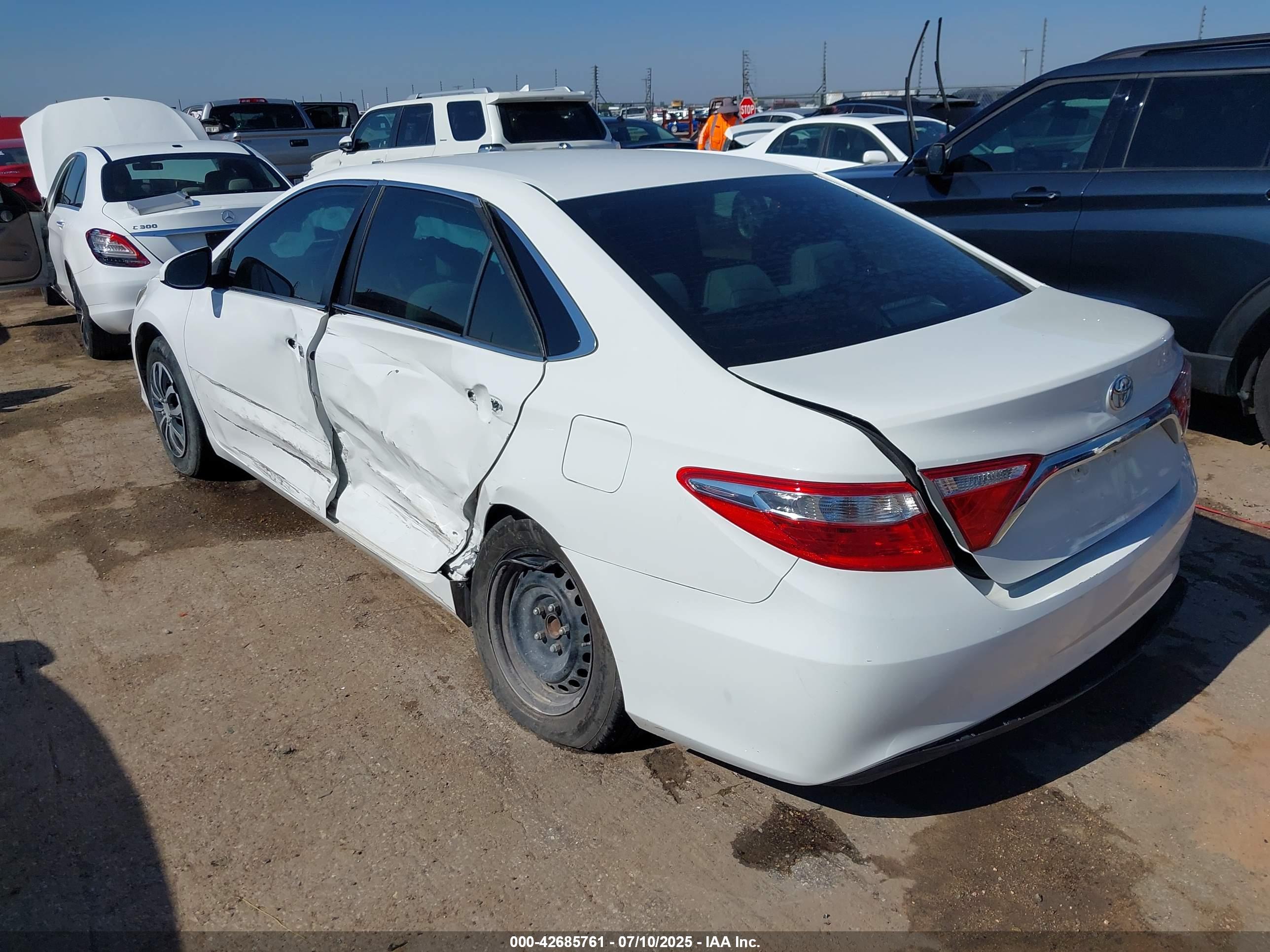 TOYOTA CAMRY image 3