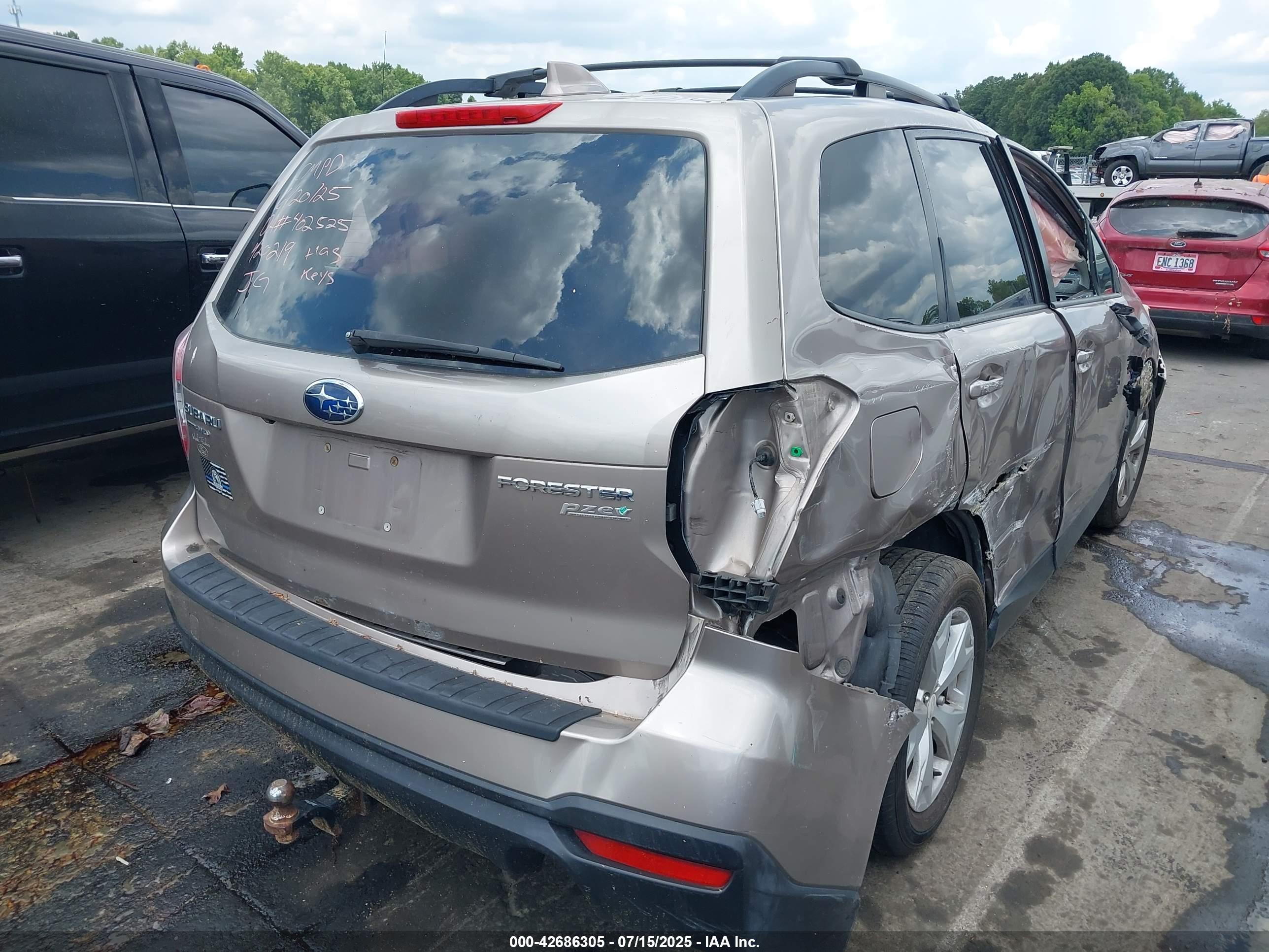 SUBARU FORESTER image 4