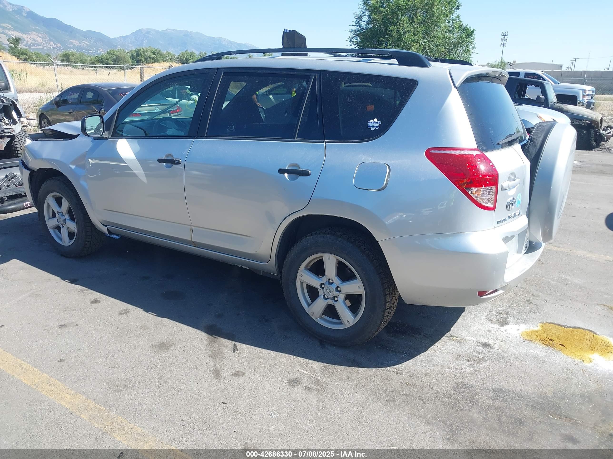 TOYOTA RAV4 image 3