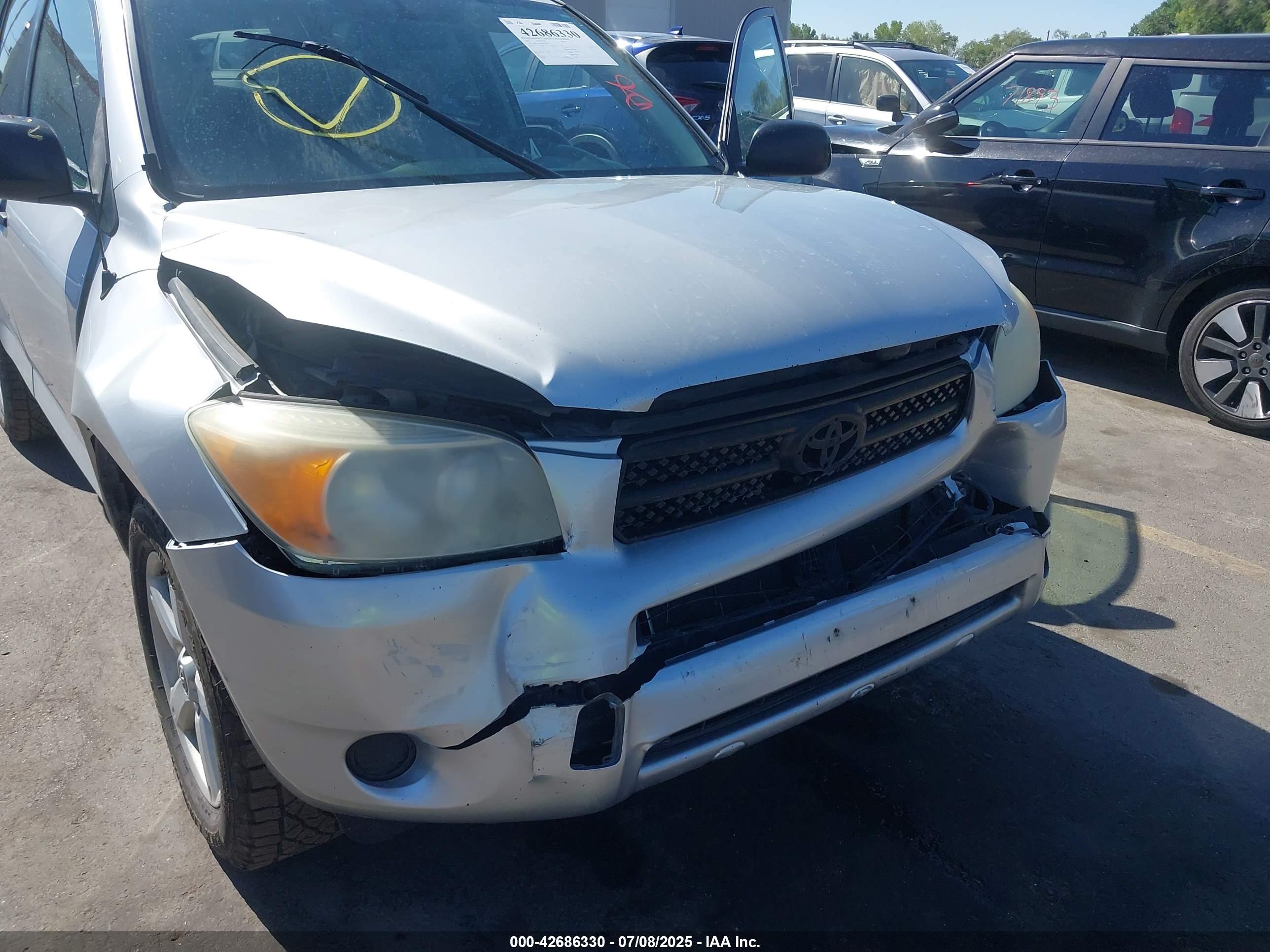 TOYOTA RAV4 image 6