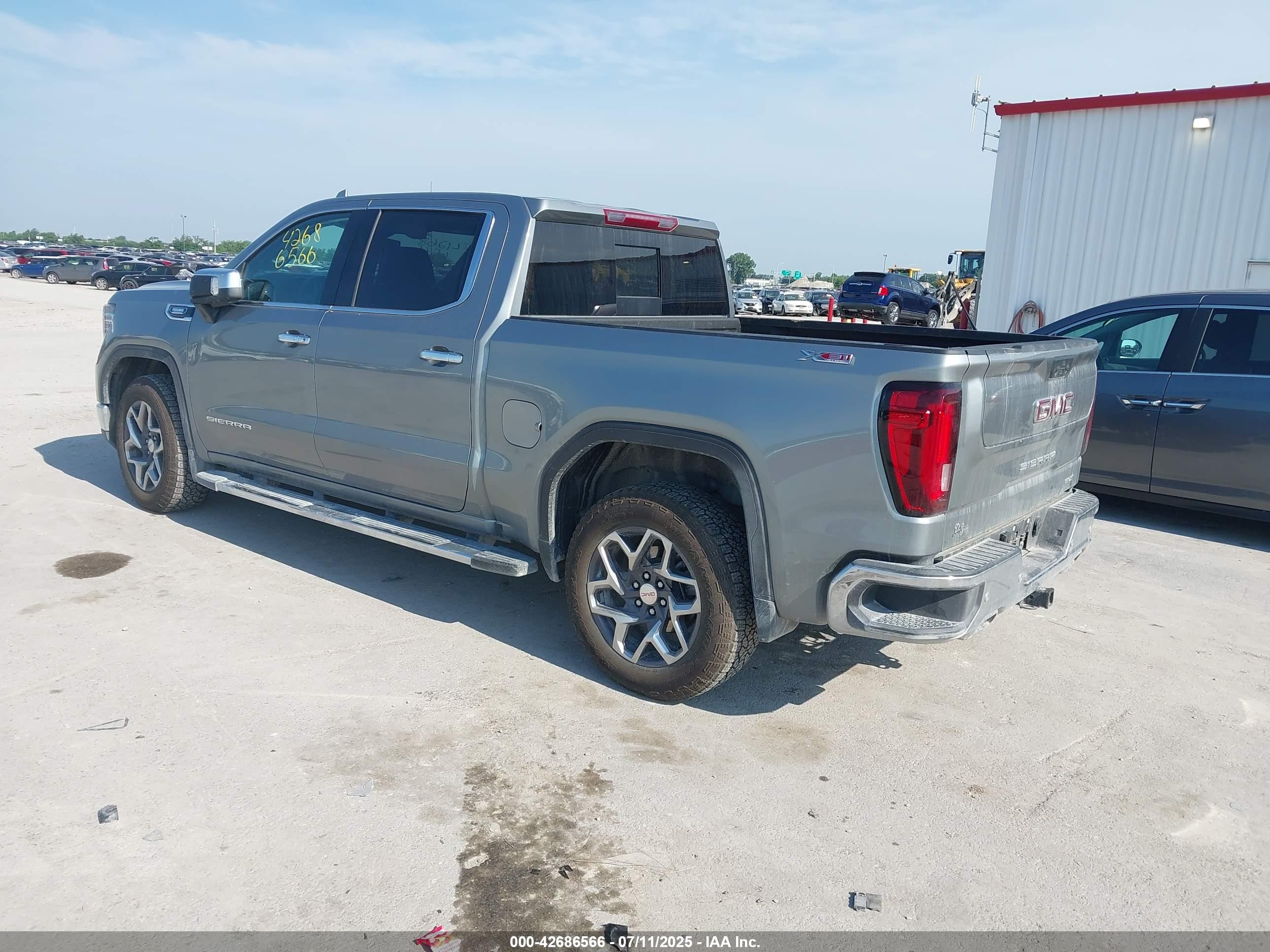 GMC SIERRA image 3