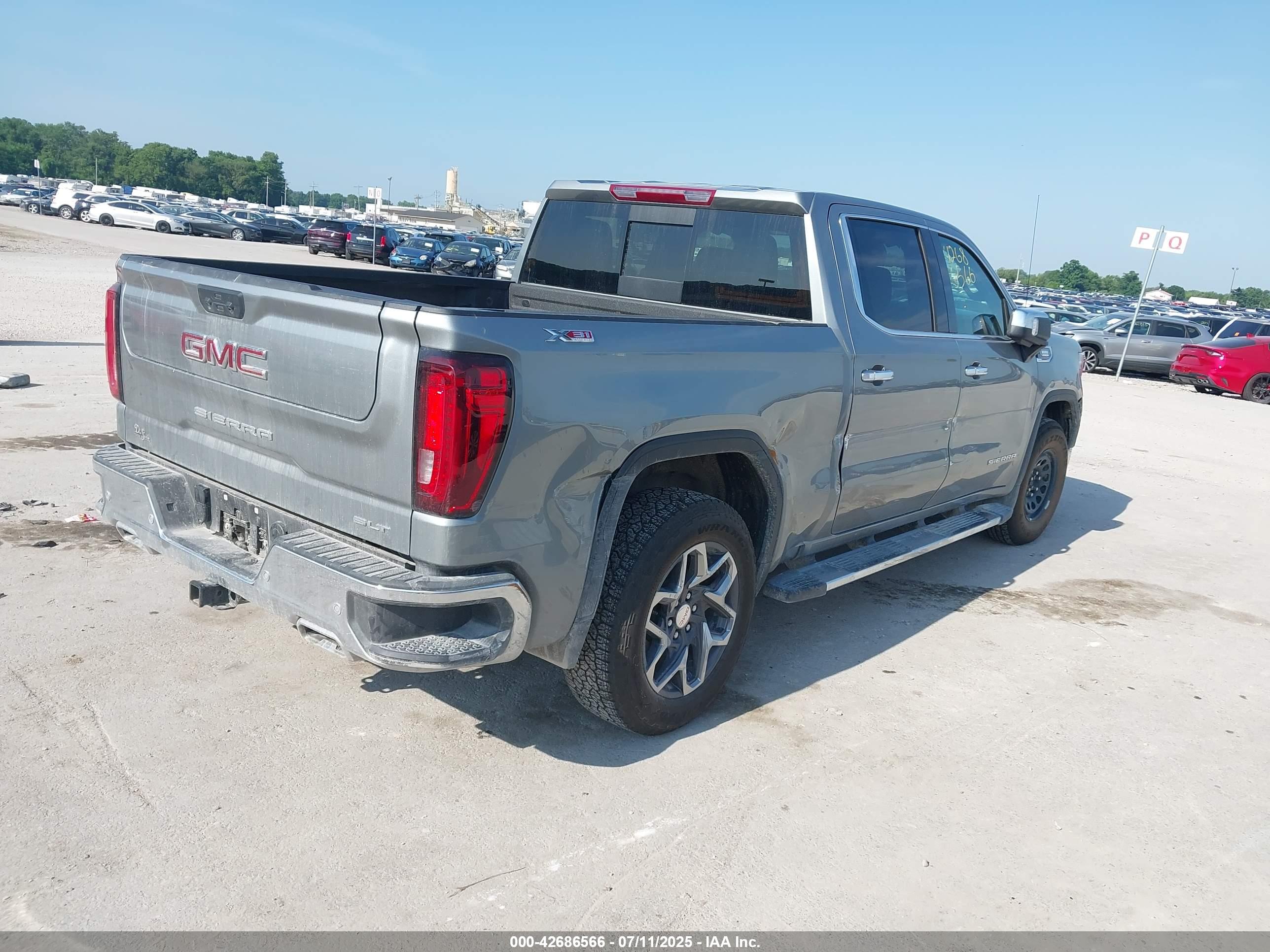 GMC SIERRA image 4