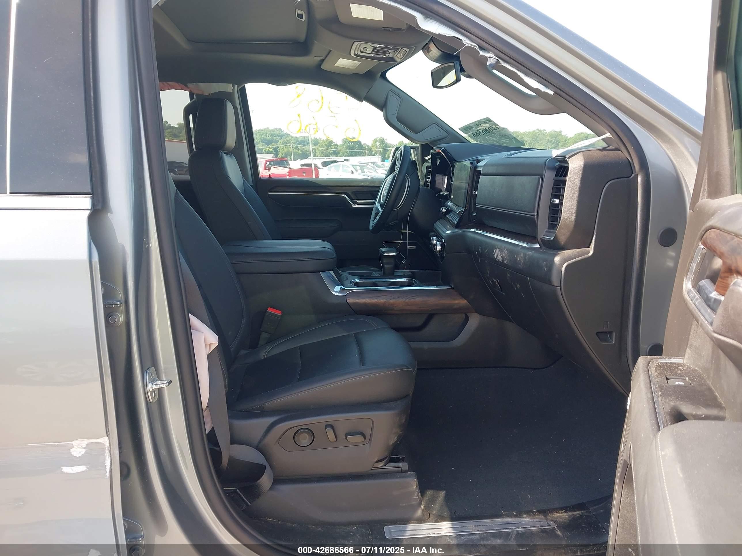 GMC SIERRA image 5
