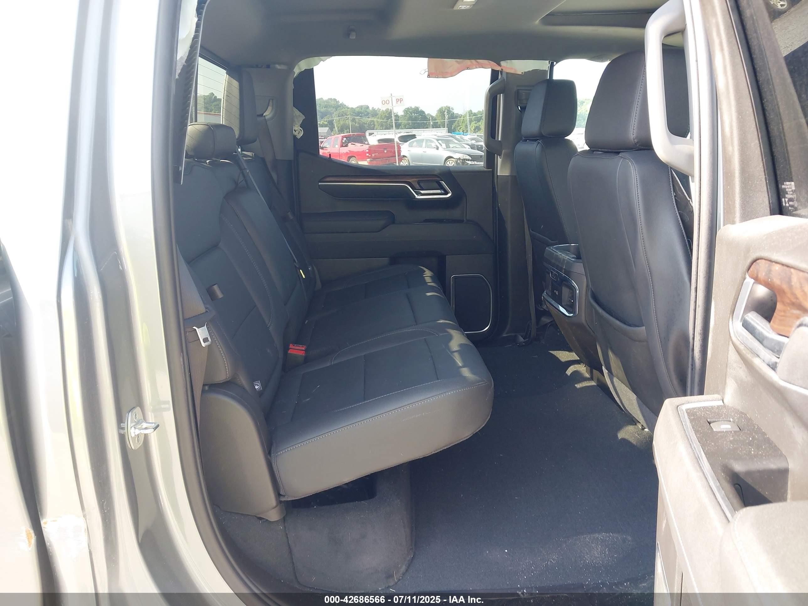 GMC SIERRA image 8
