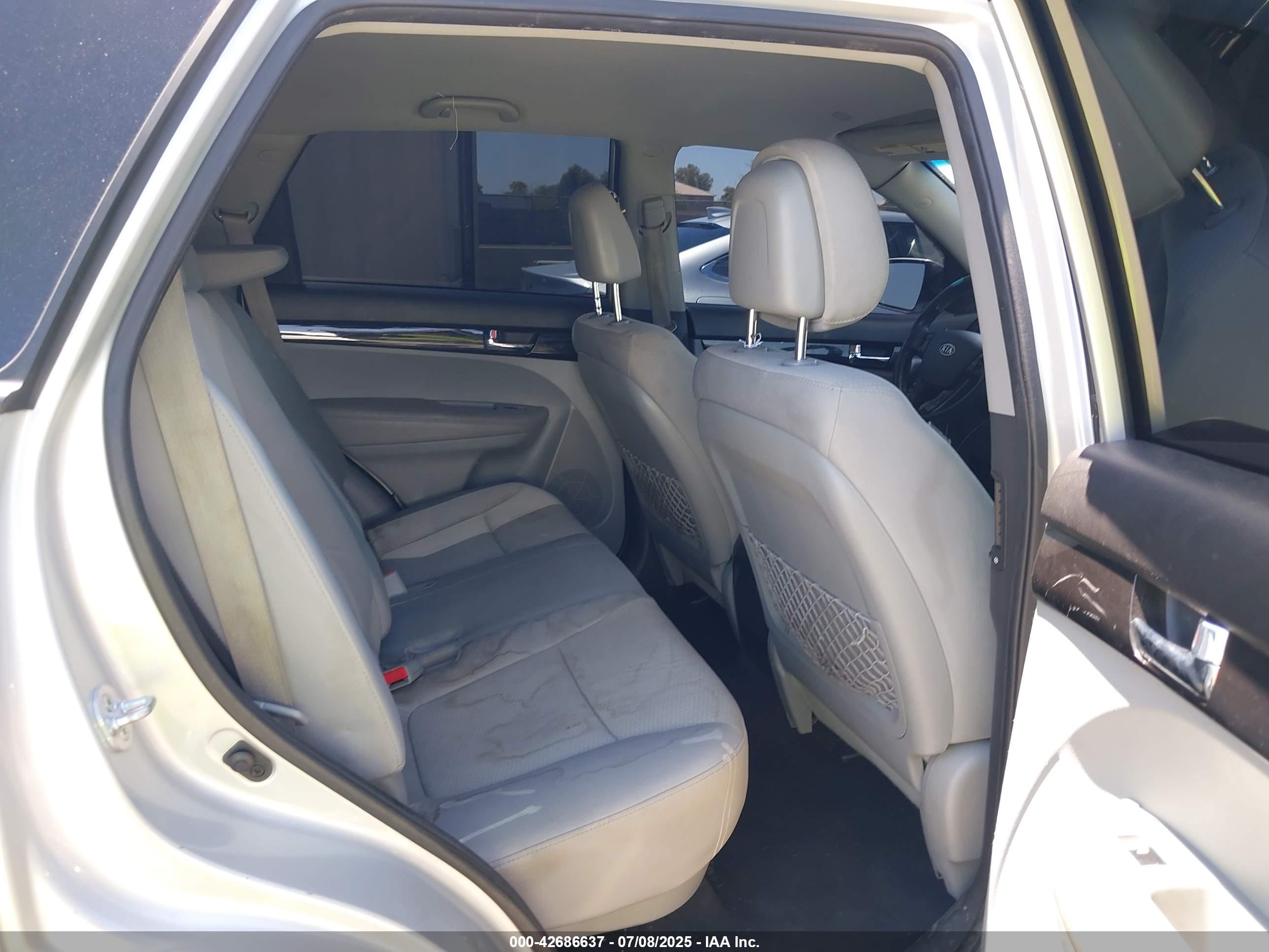 KIA SORENTO image 8