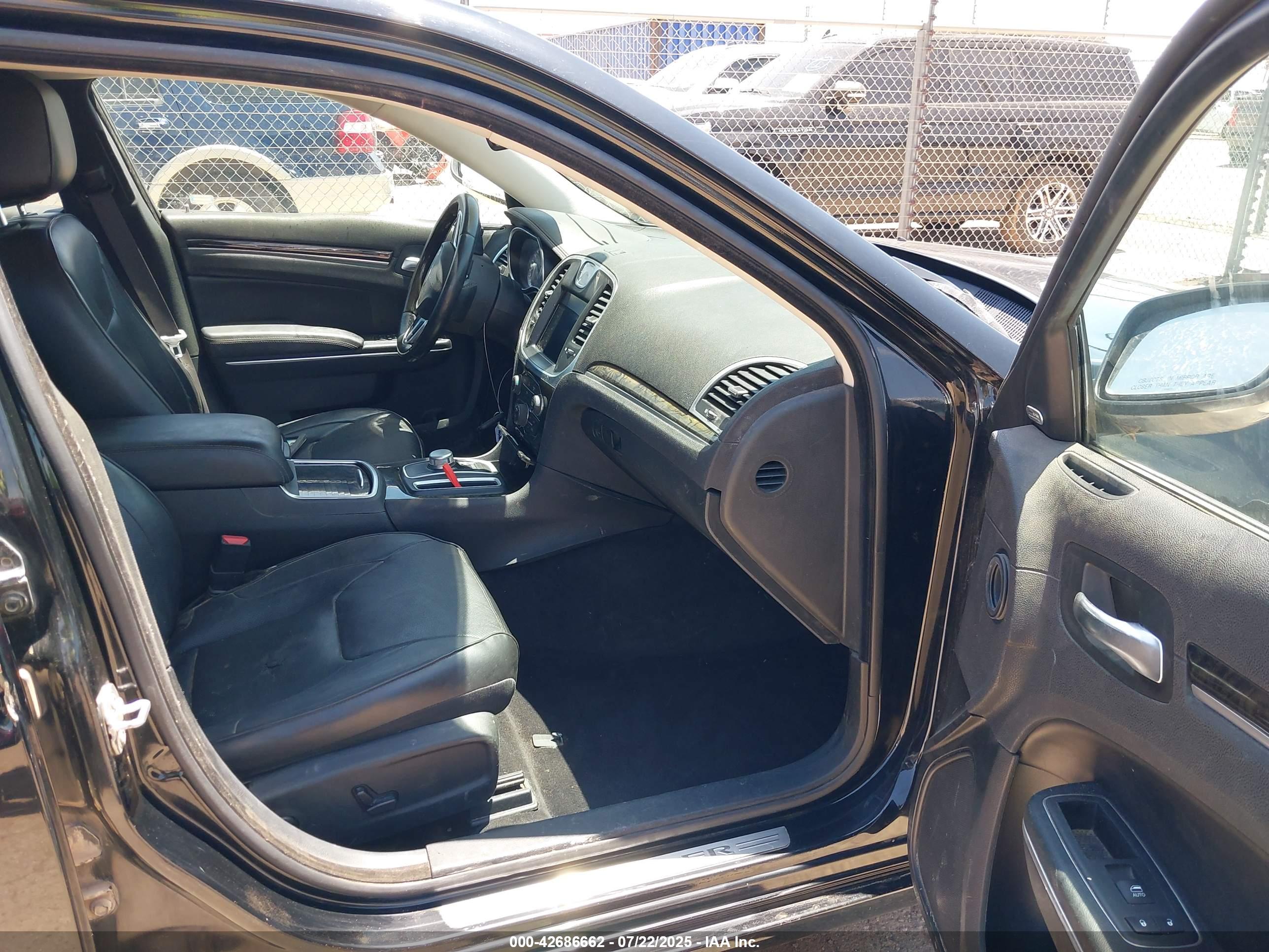 CHRYSLER 300 image 5