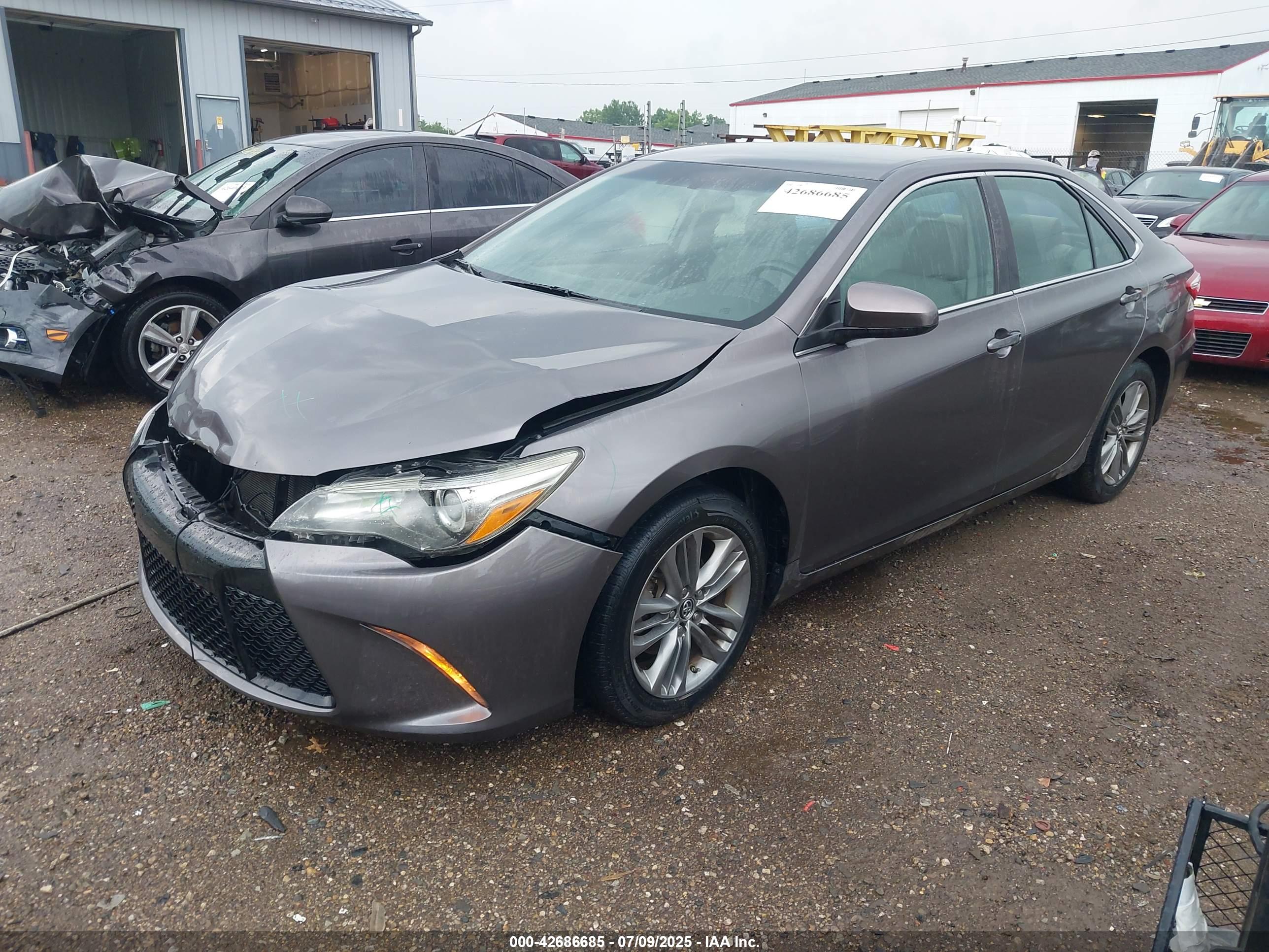 TOYOTA CAMRY image 2