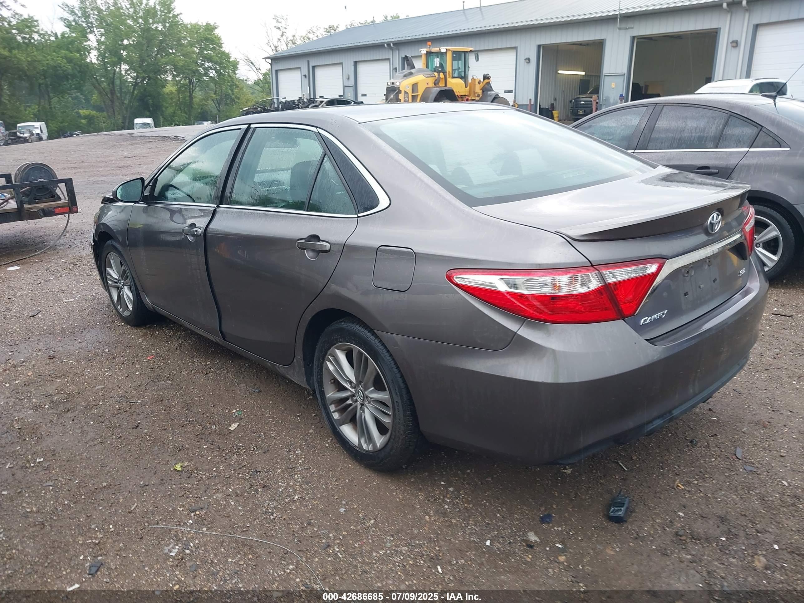 TOYOTA CAMRY image 3