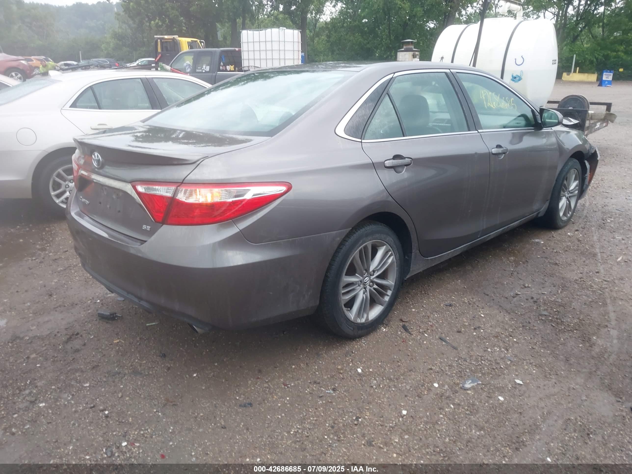 TOYOTA CAMRY image 4