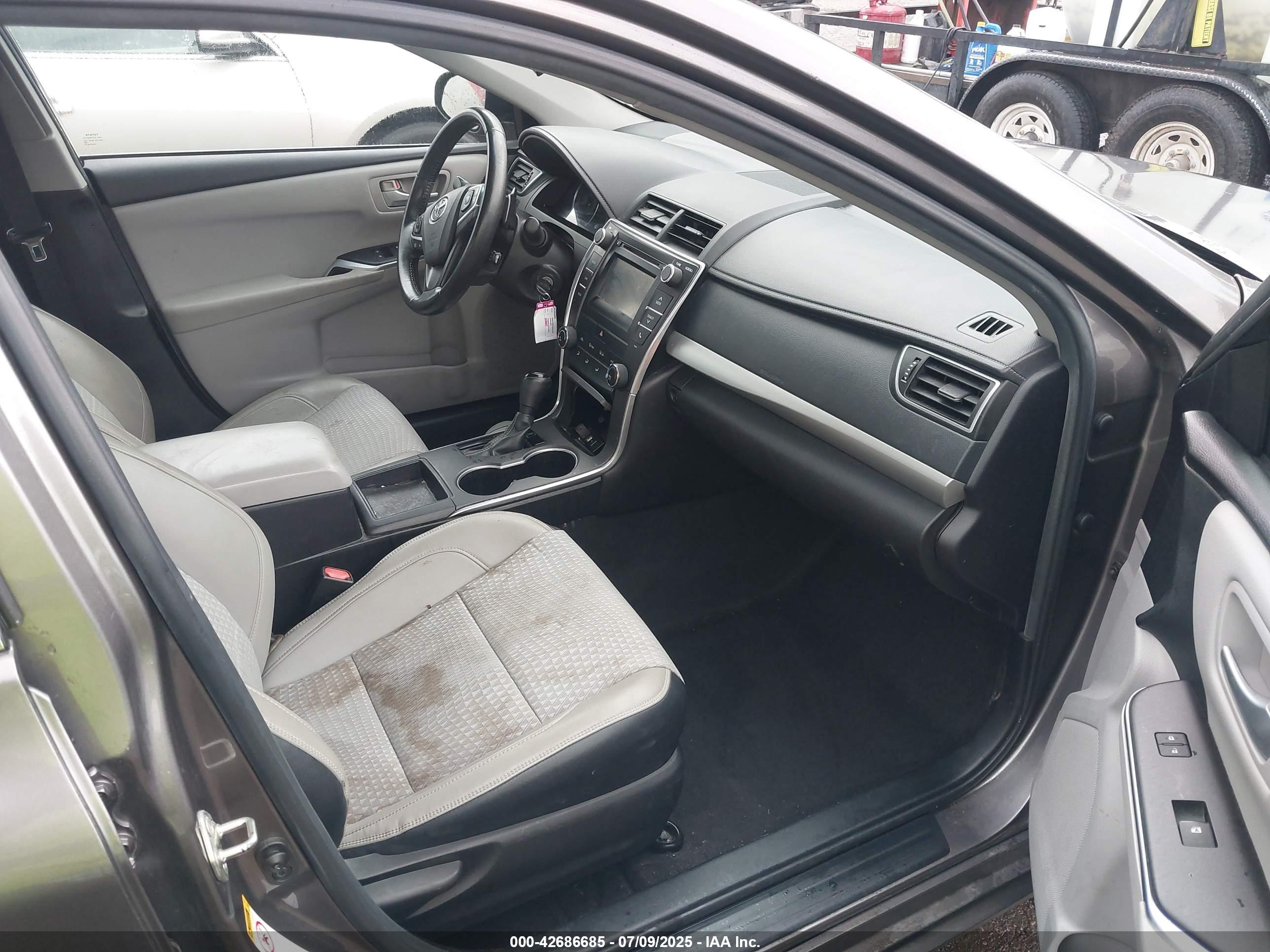 TOYOTA CAMRY image 5