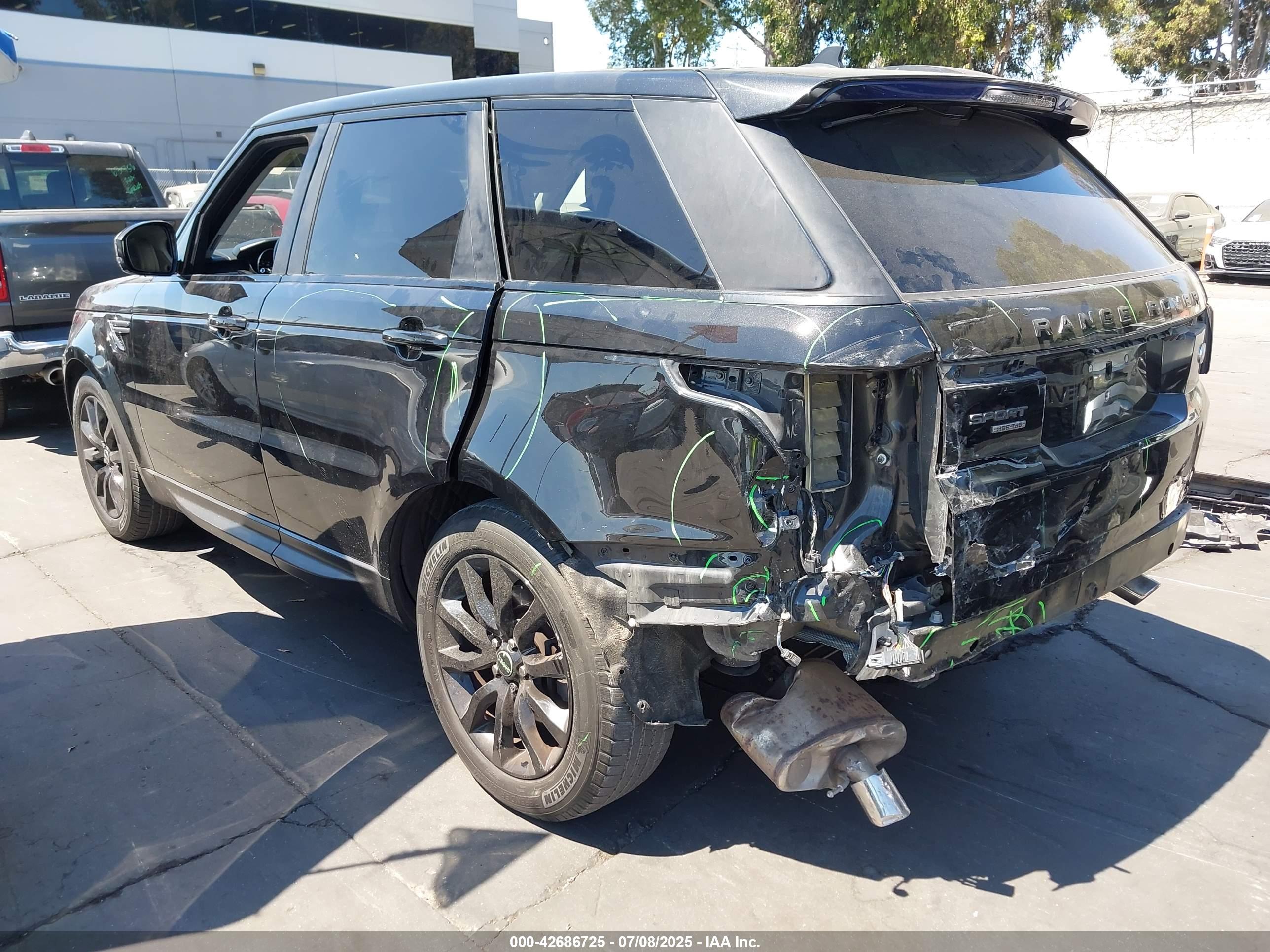 LAND ROVER image 3
