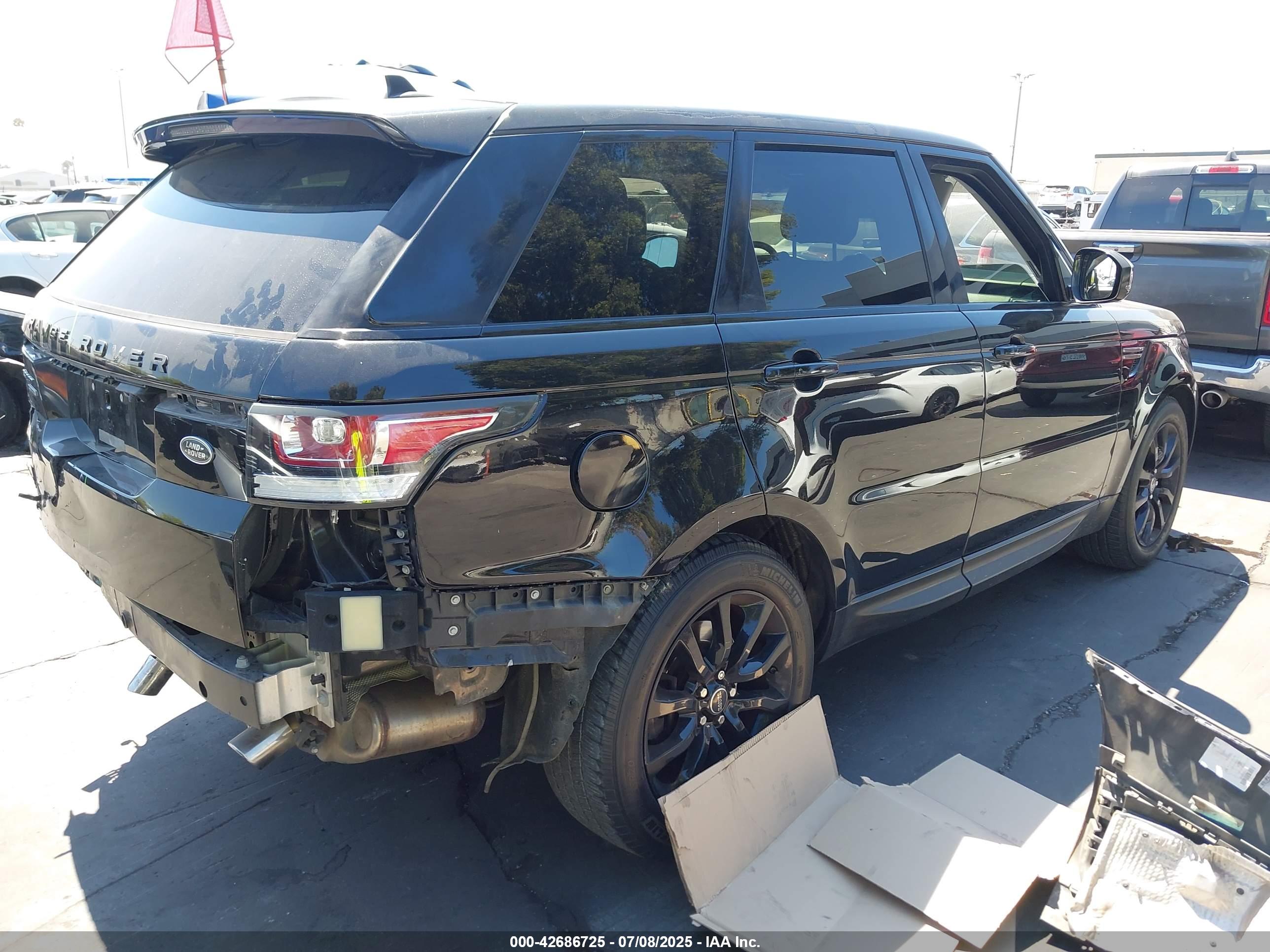 LAND ROVER image 4