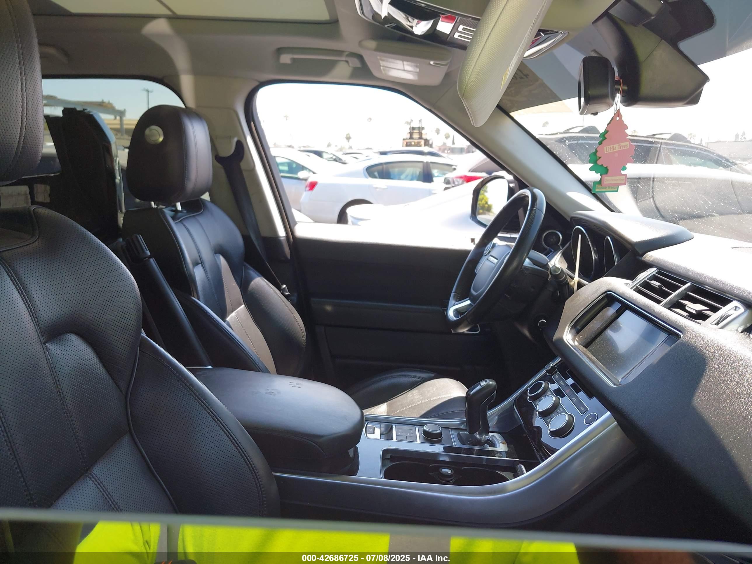 LAND ROVER image 5