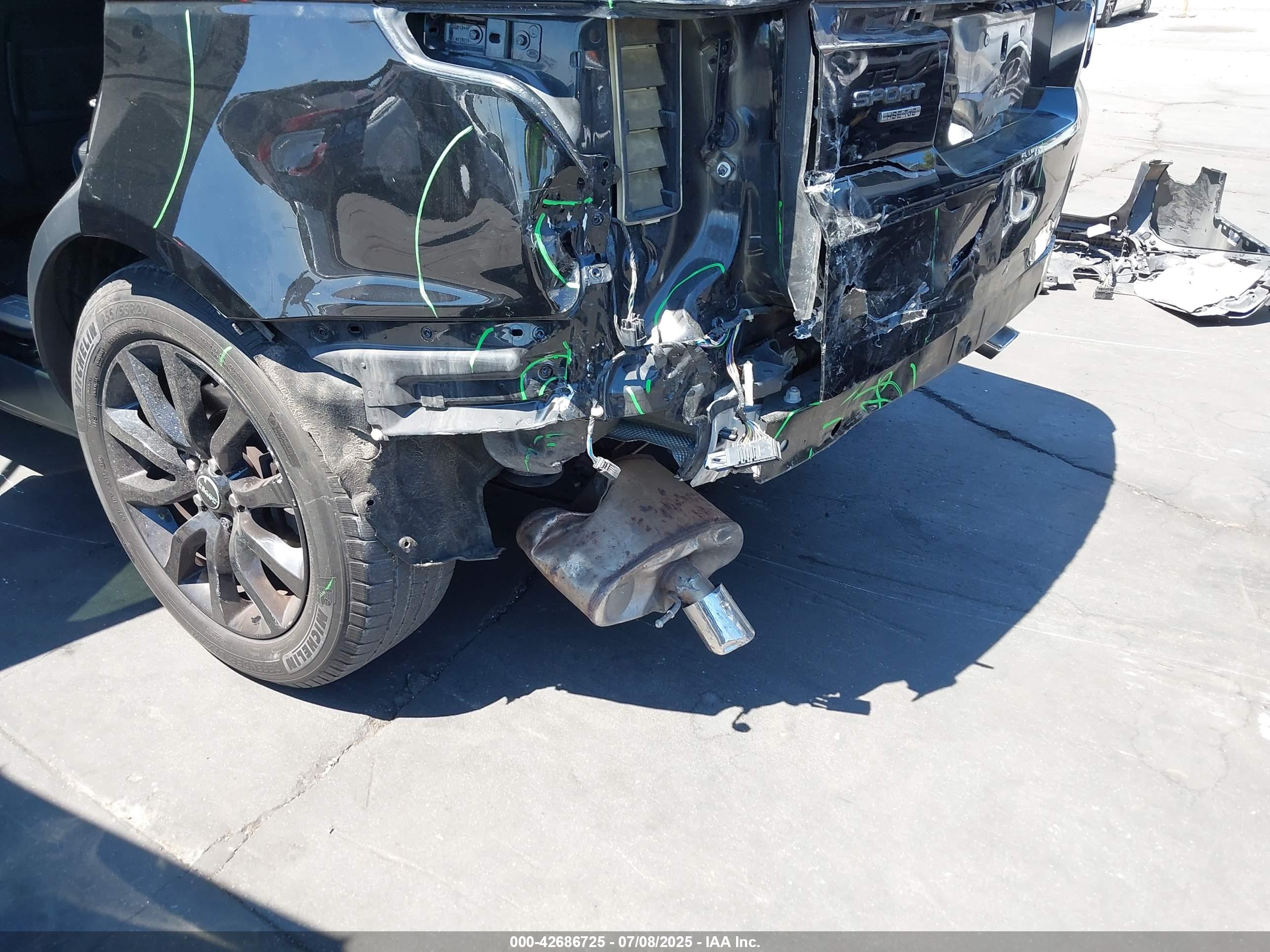 LAND ROVER image 6