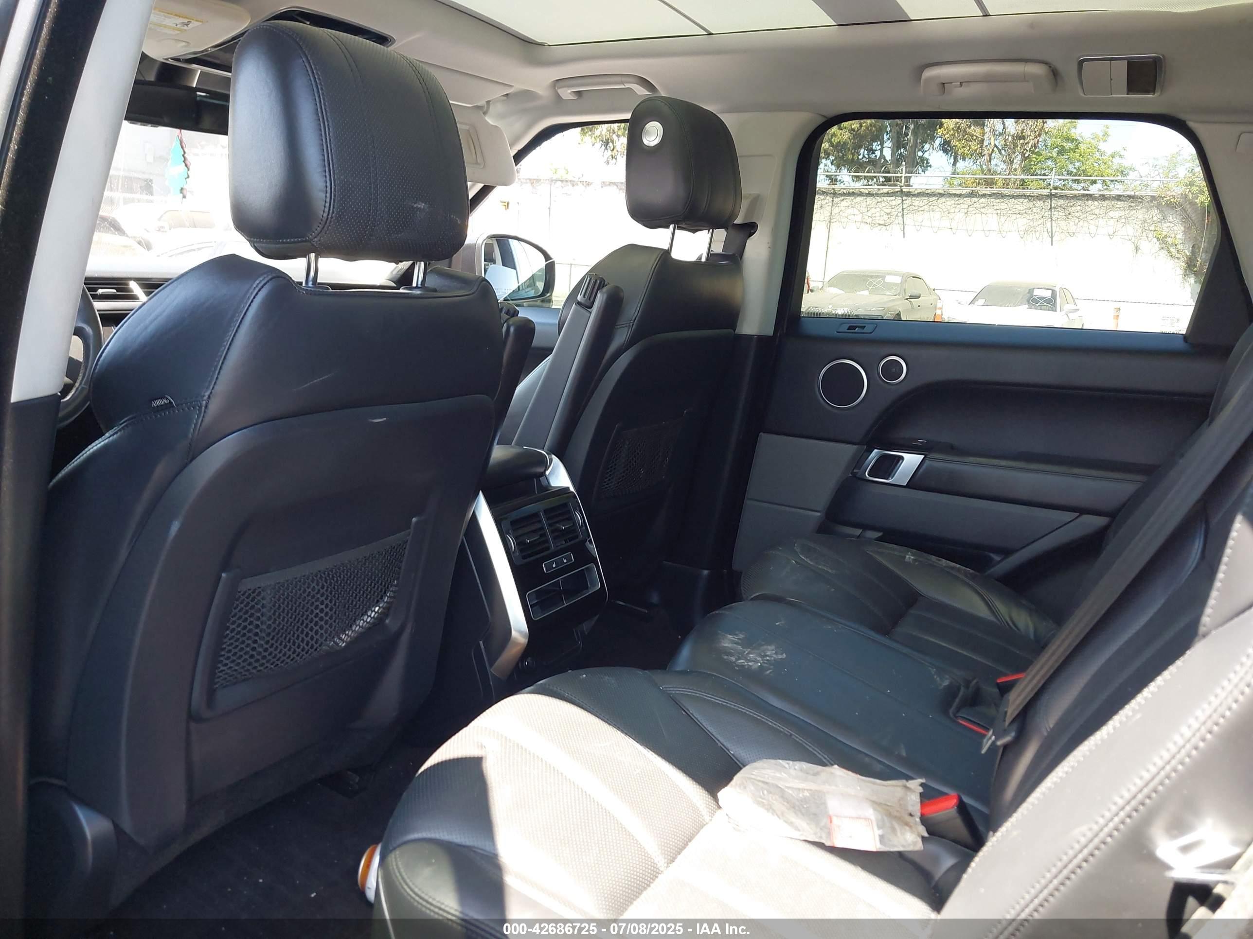 LAND ROVER image 8