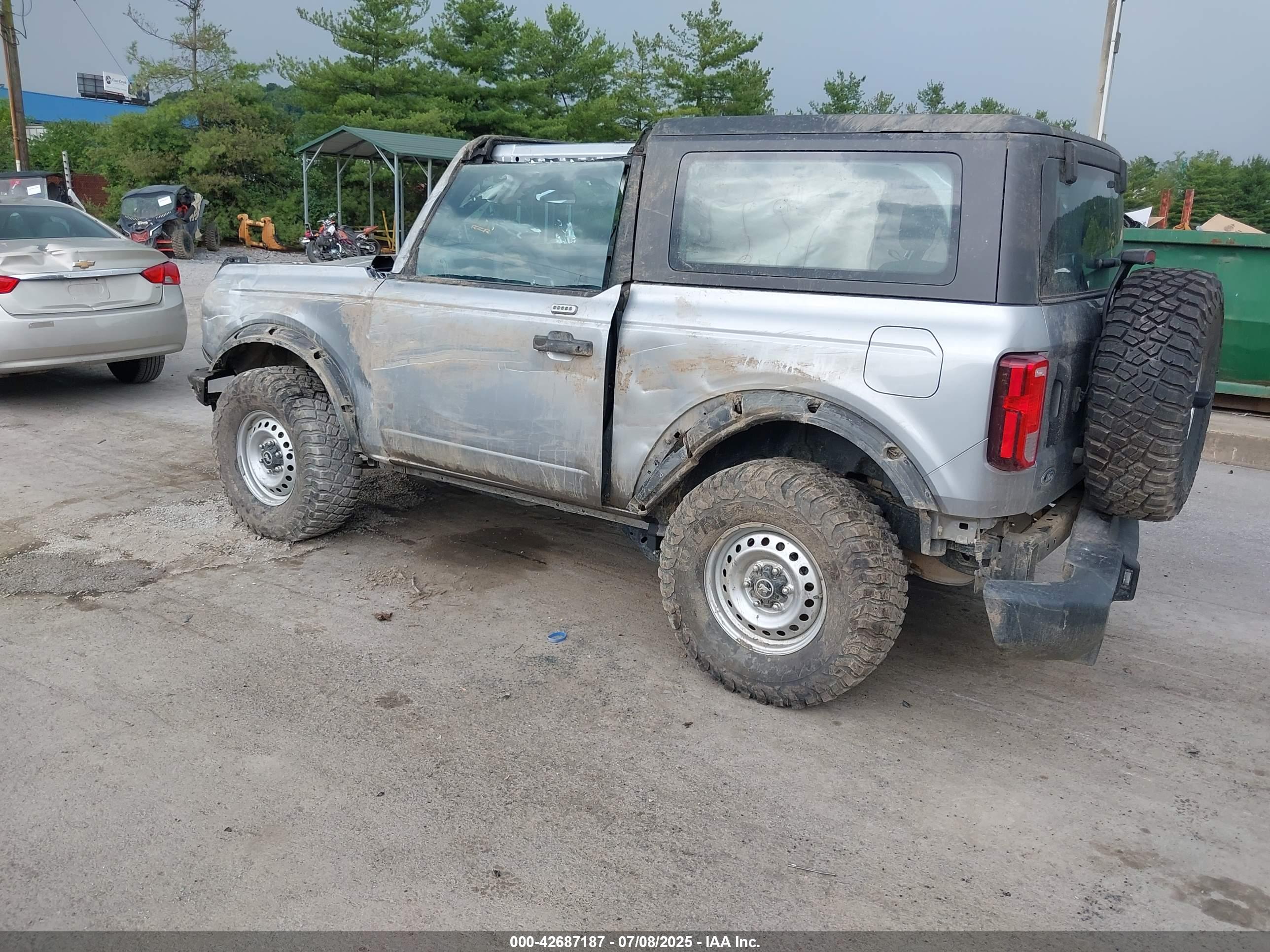 FORD BRONCO image 3