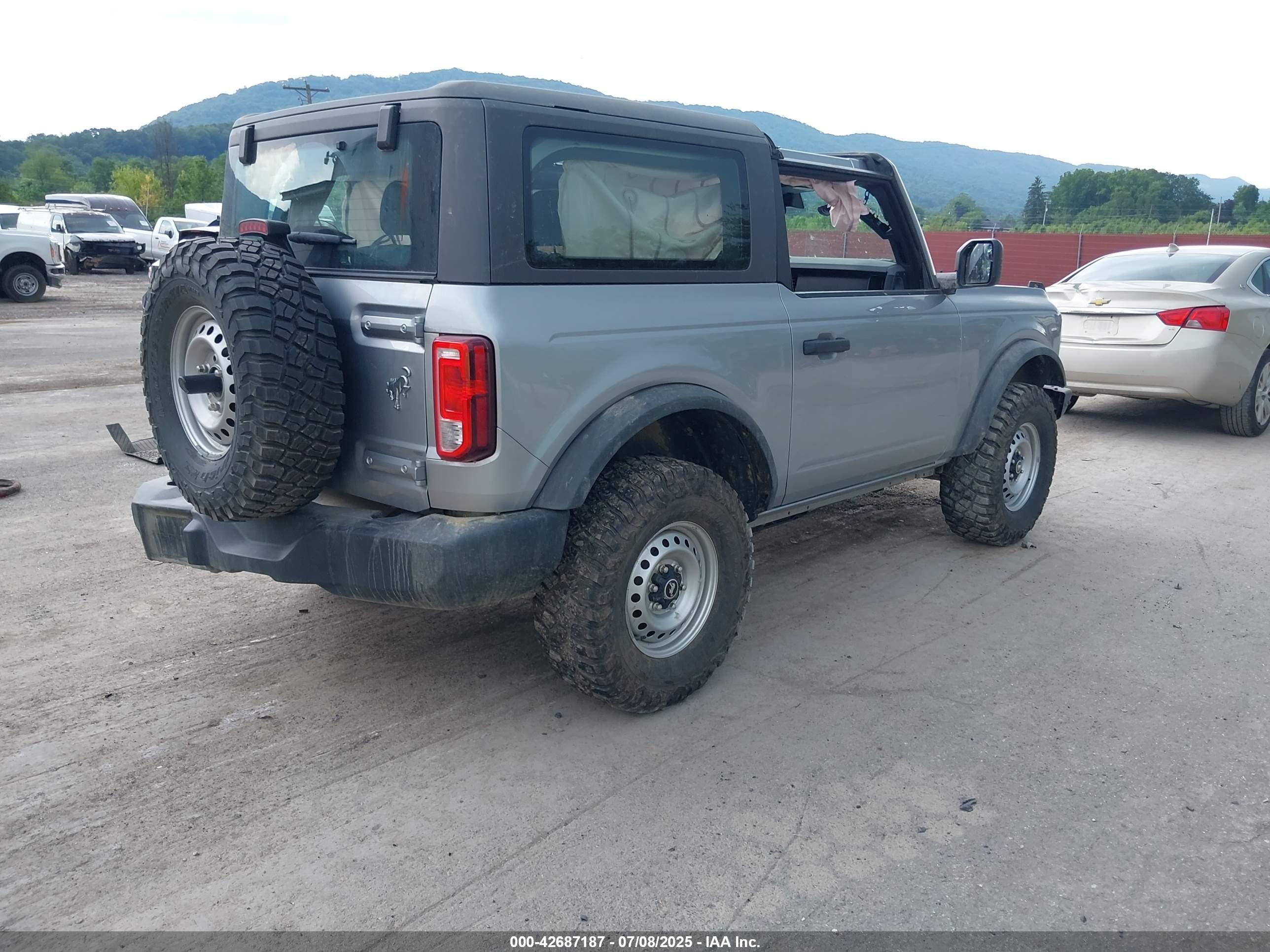 FORD BRONCO image 4