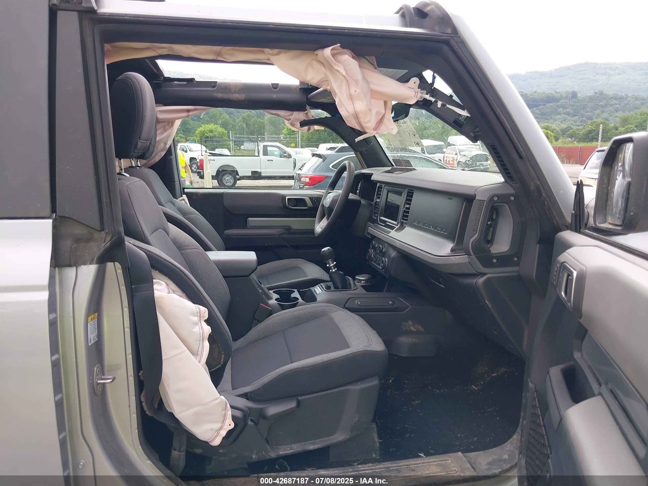 FORD BRONCO image 5