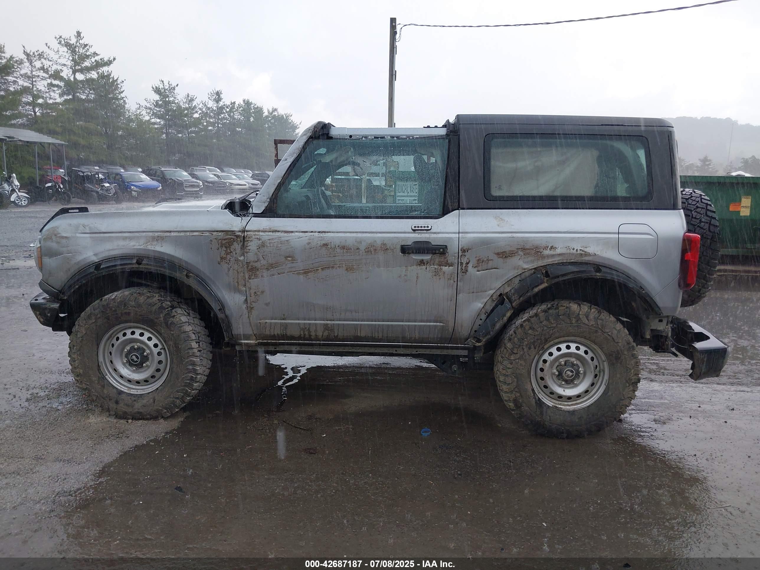 FORD BRONCO image 6