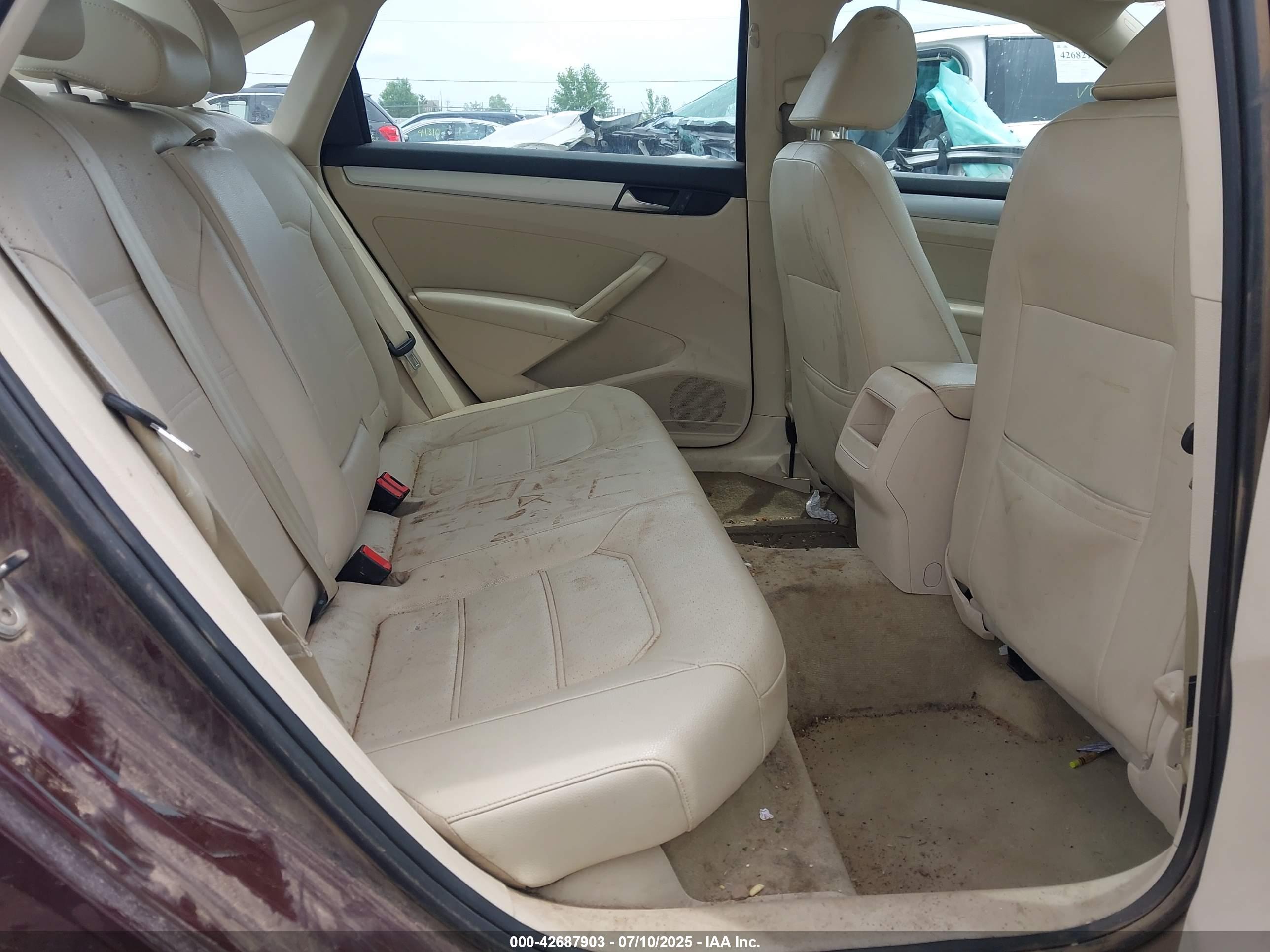 VOLKSWAGEN PASSAT image 8