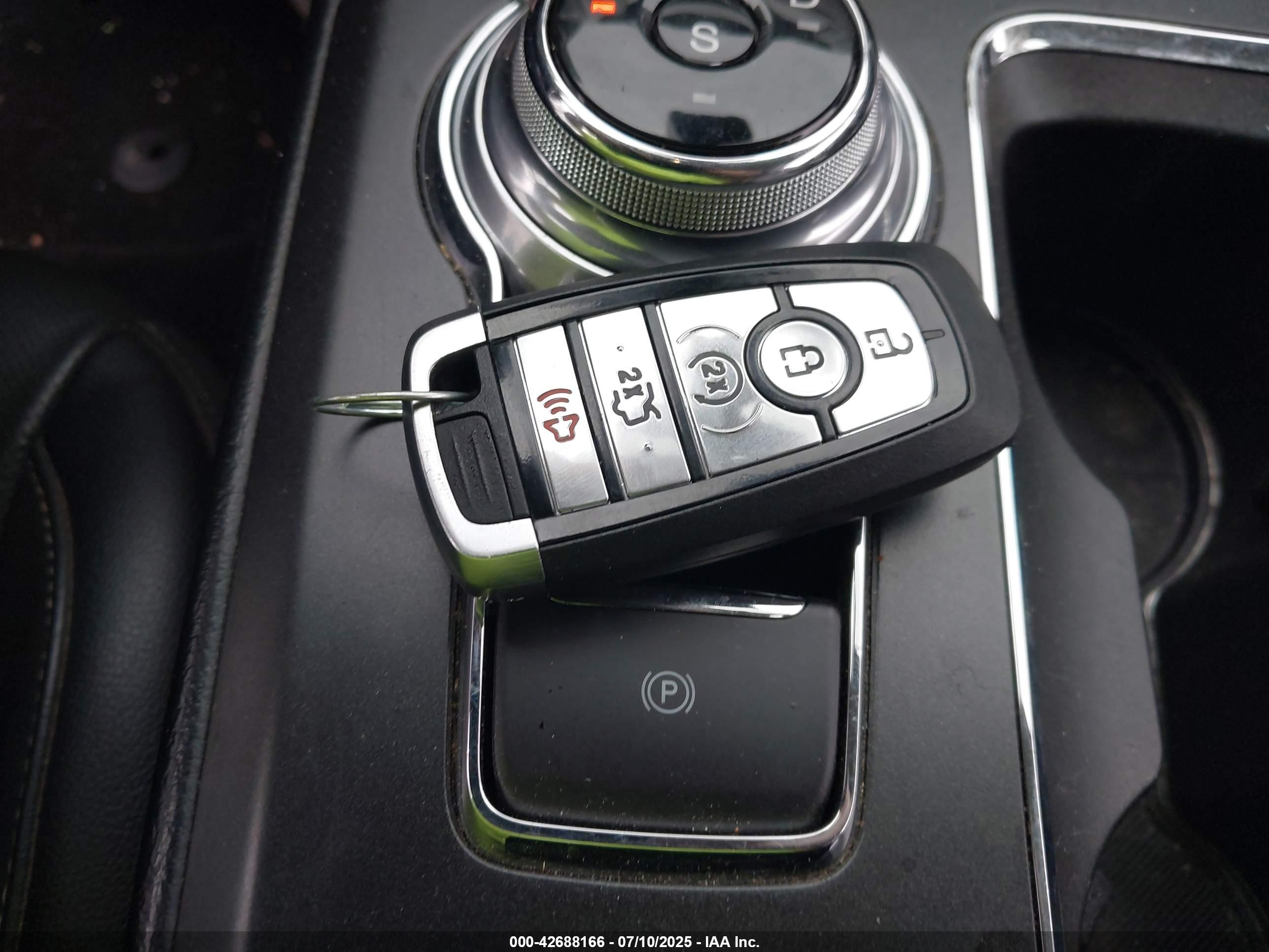 FORD FUSION image 11