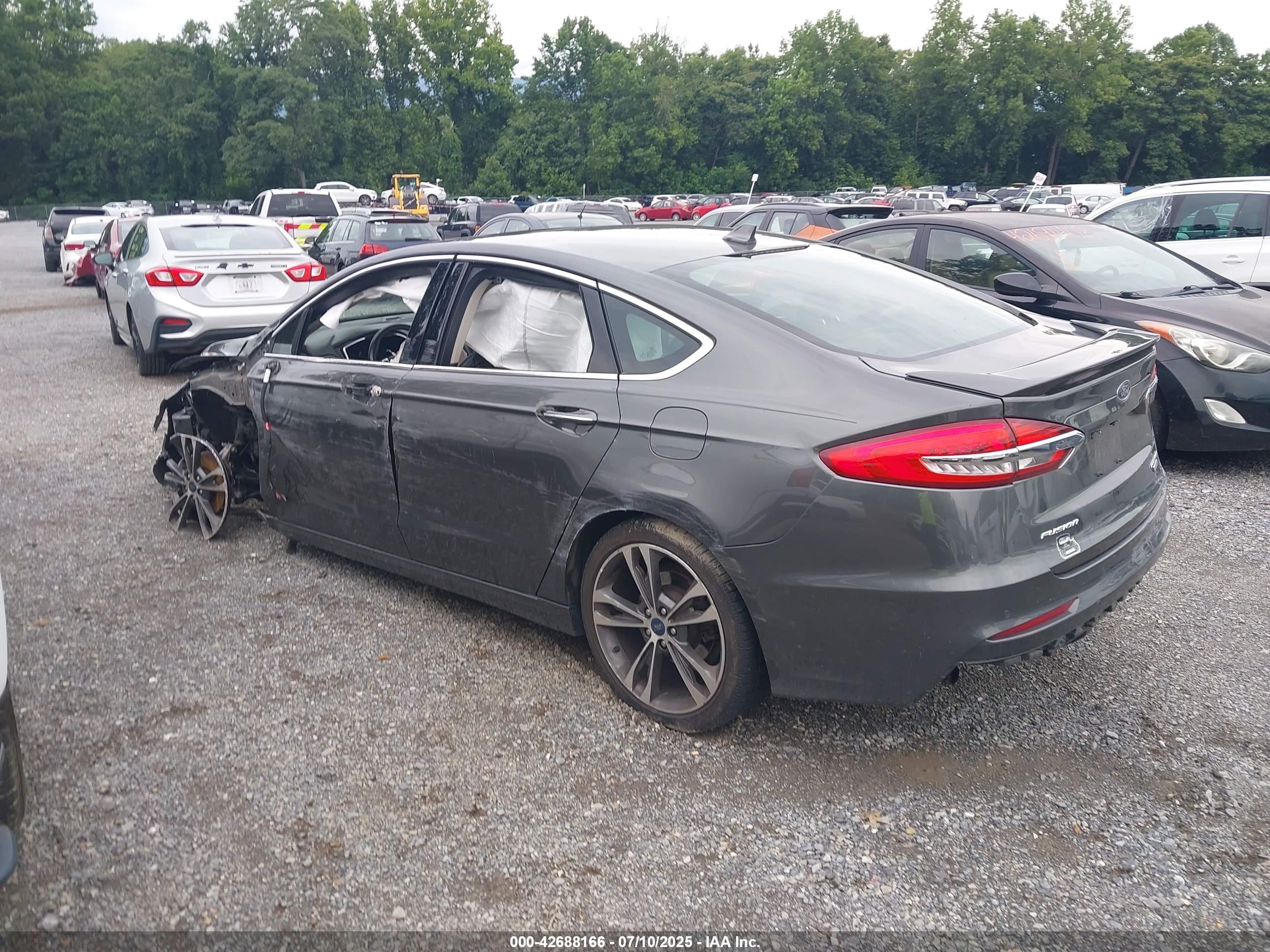FORD FUSION image 3