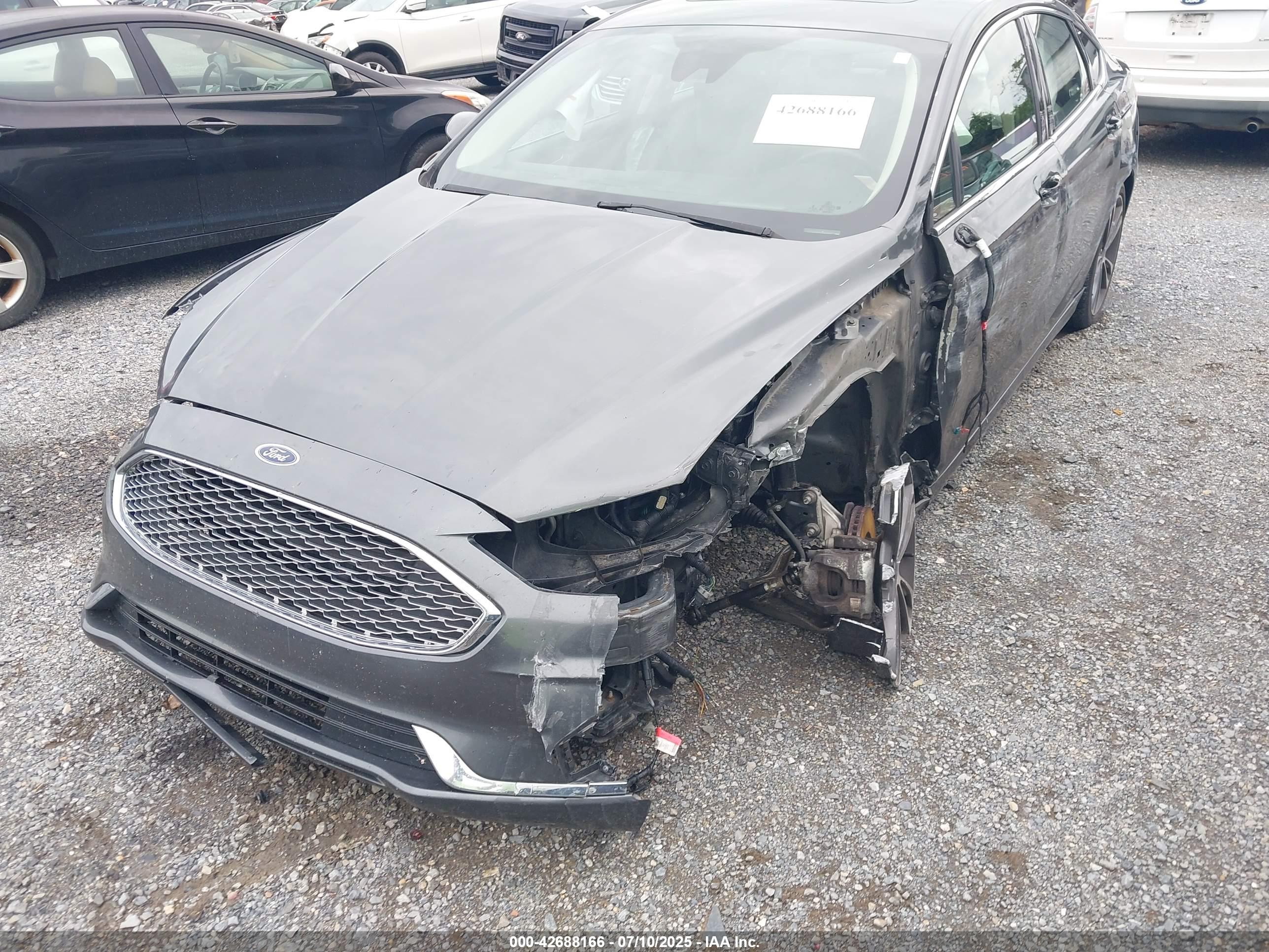 FORD FUSION image 6