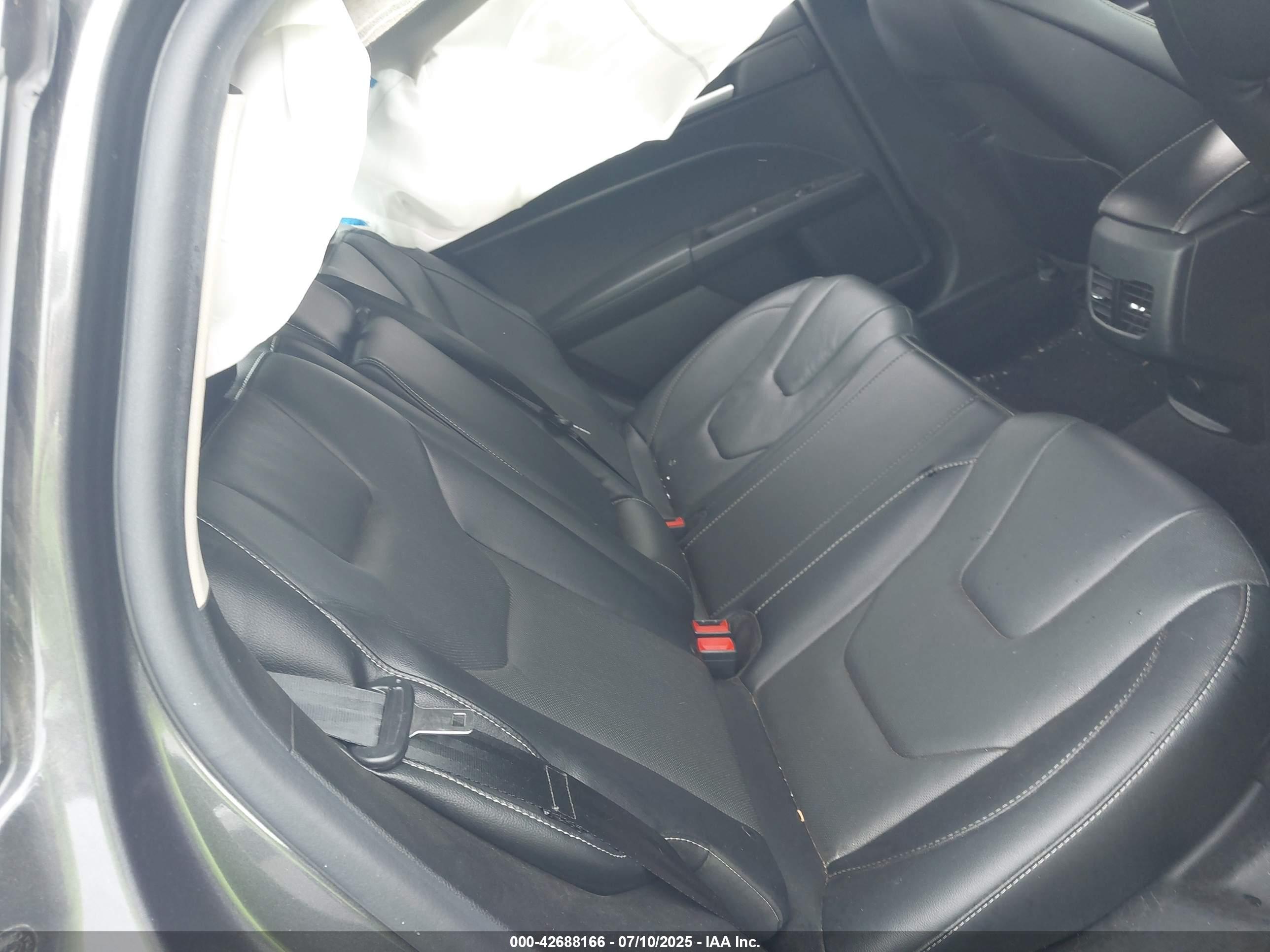 FORD FUSION image 8