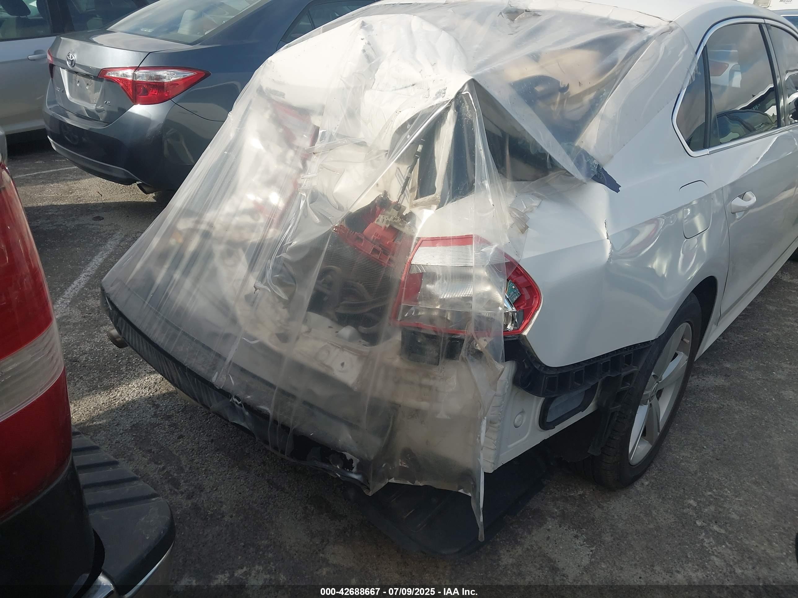 VOLKSWAGEN PASSAT image 6