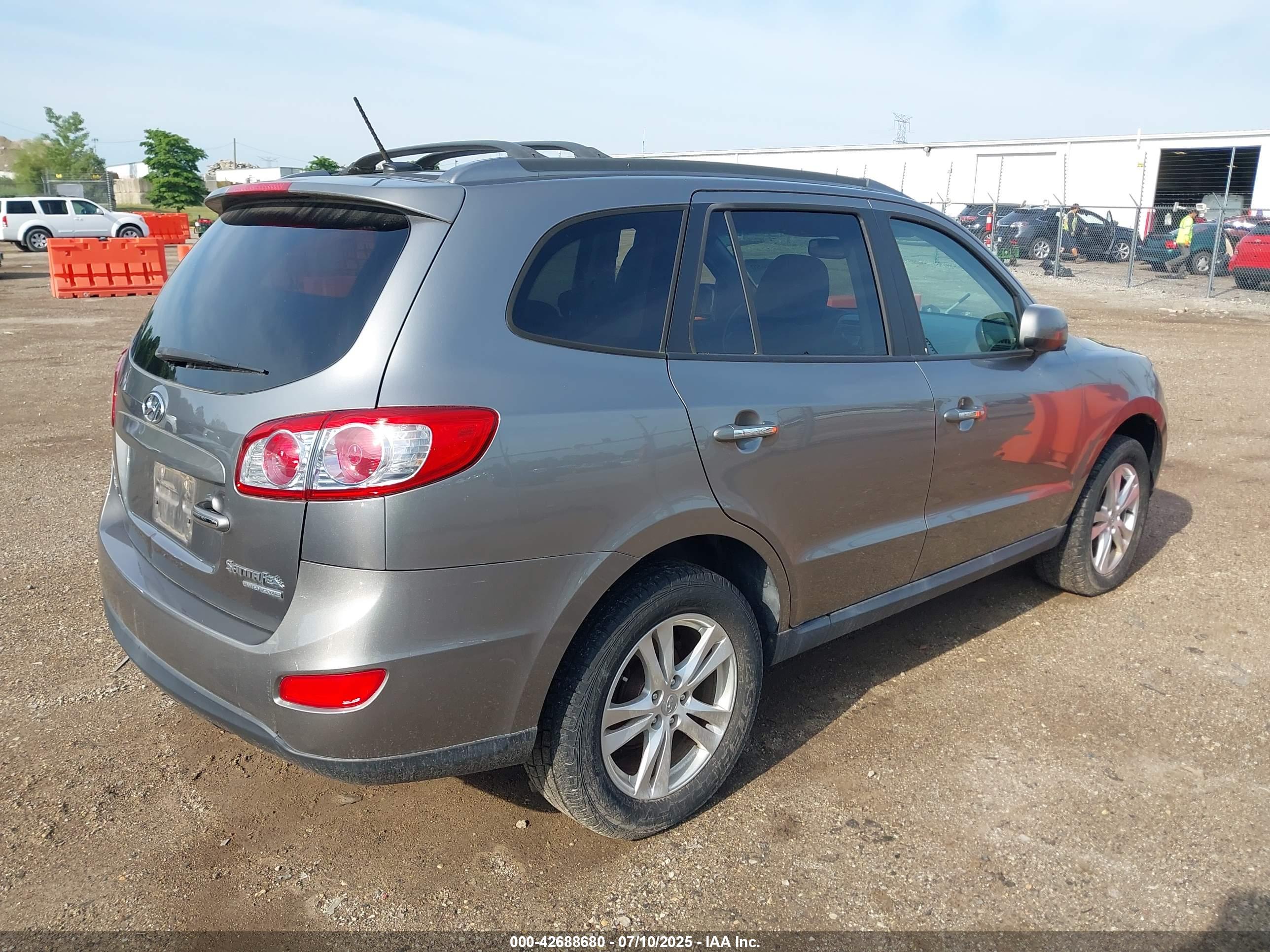 HYUNDAI SANTA image 4