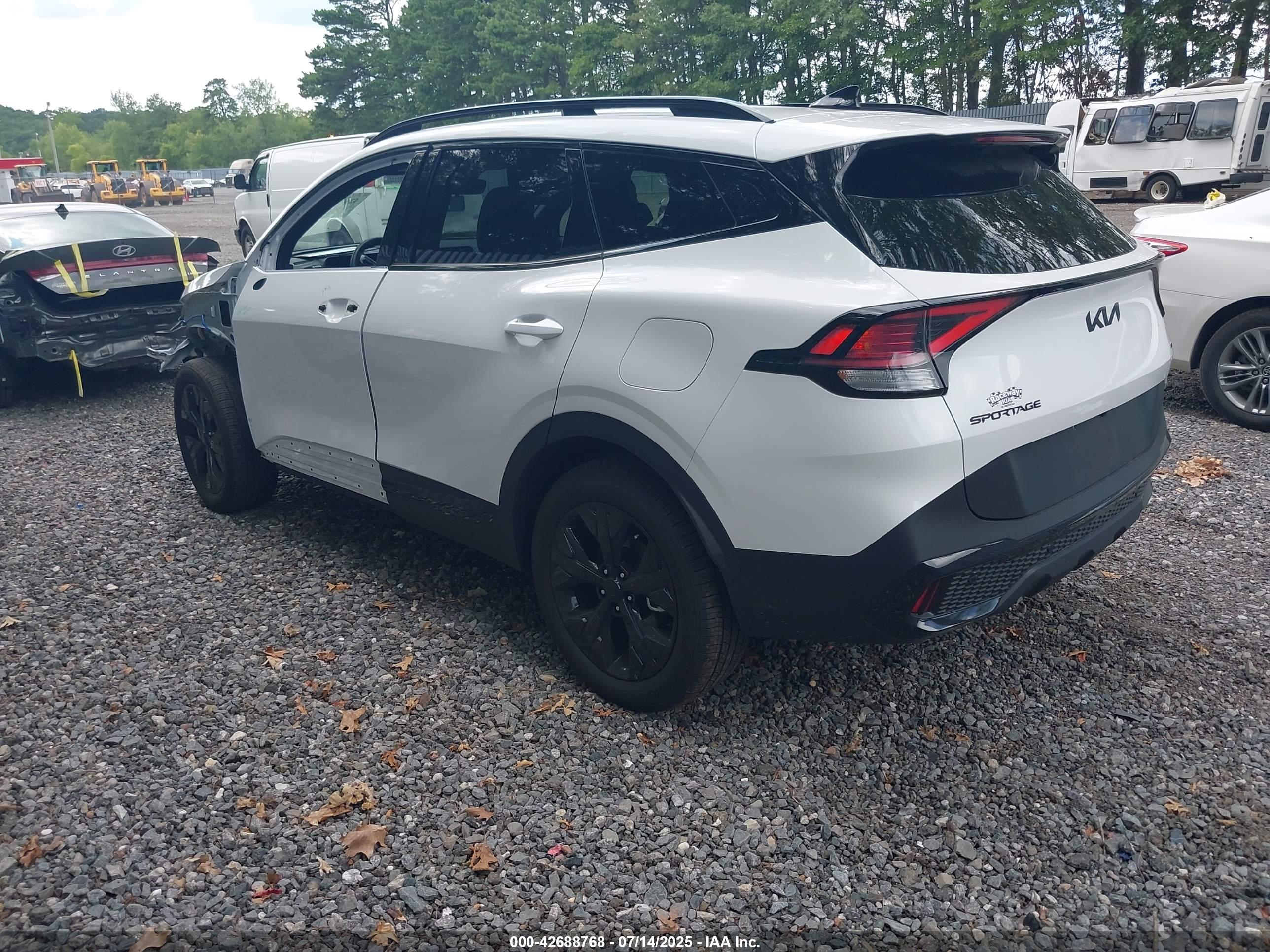 KIA SPORTAGE image 3