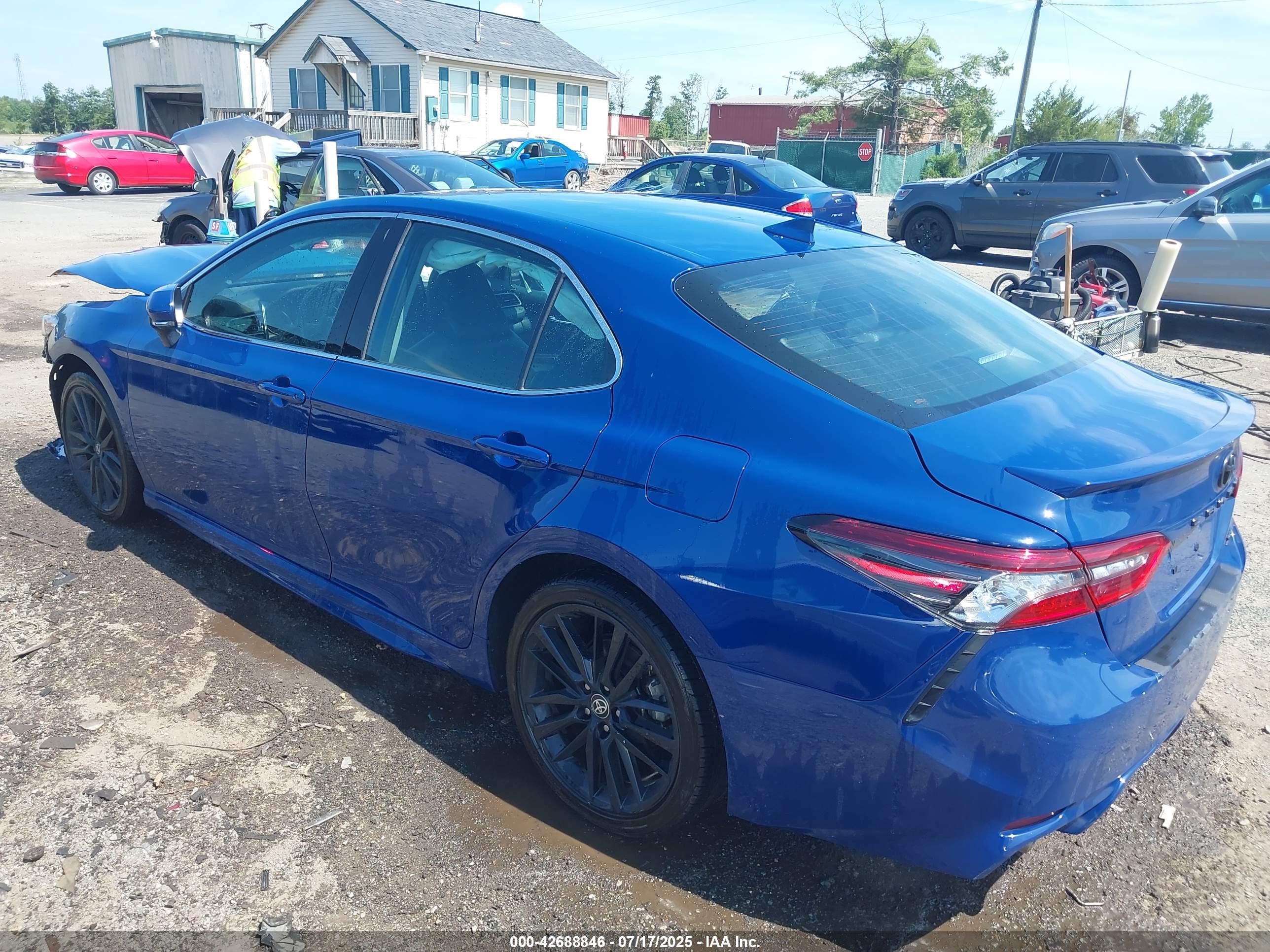 TOYOTA CAMRY image 3