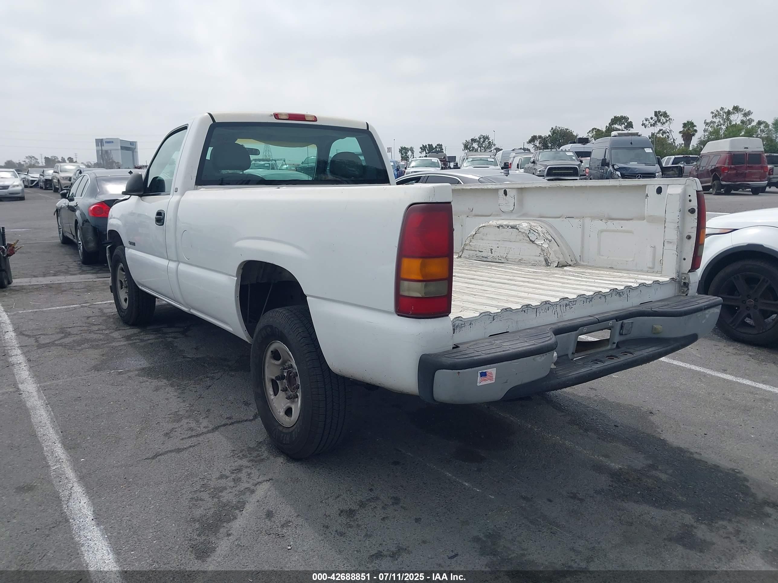 CHEVROLET SILVERADO image 3