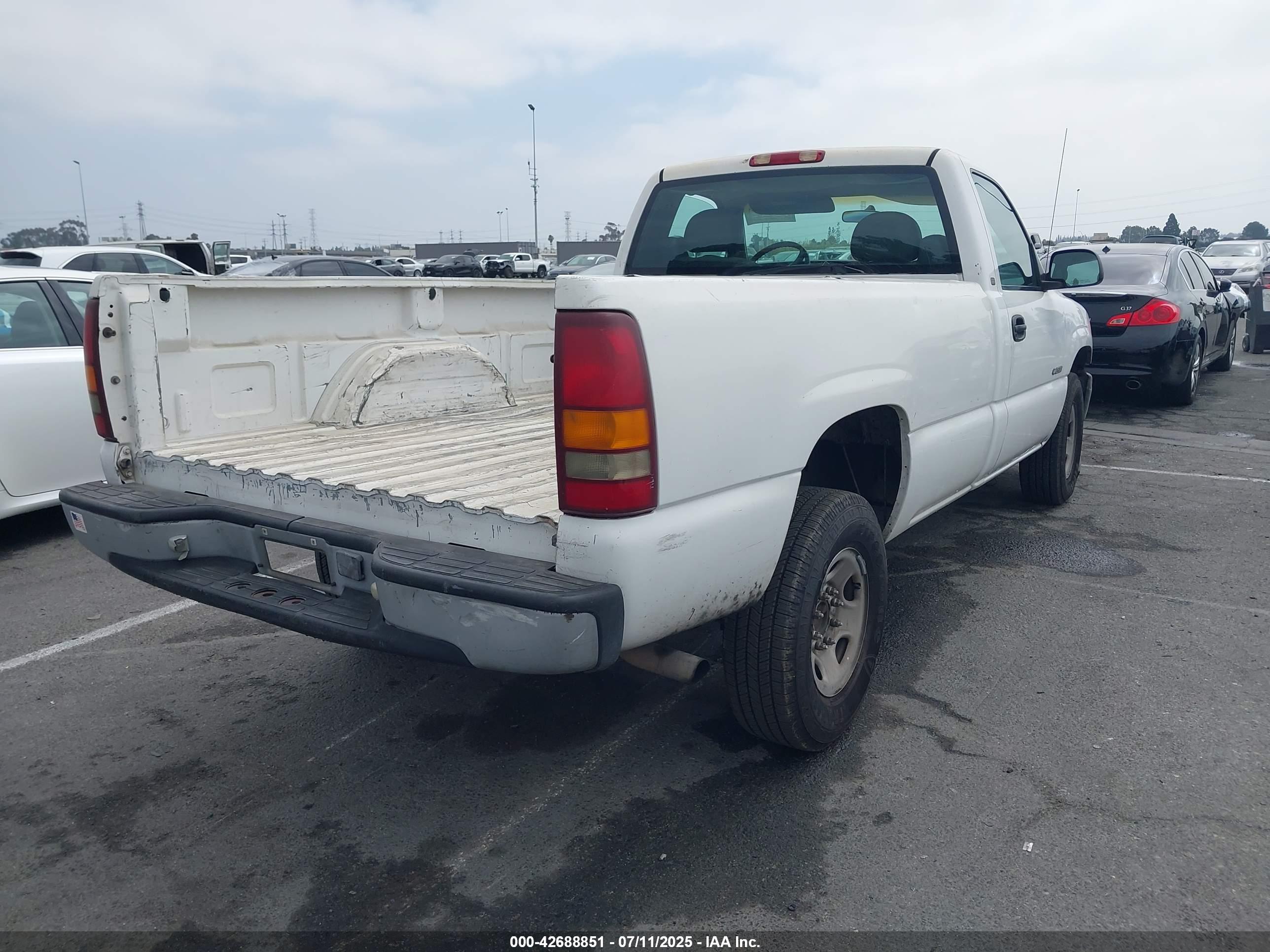 CHEVROLET SILVERADO image 4