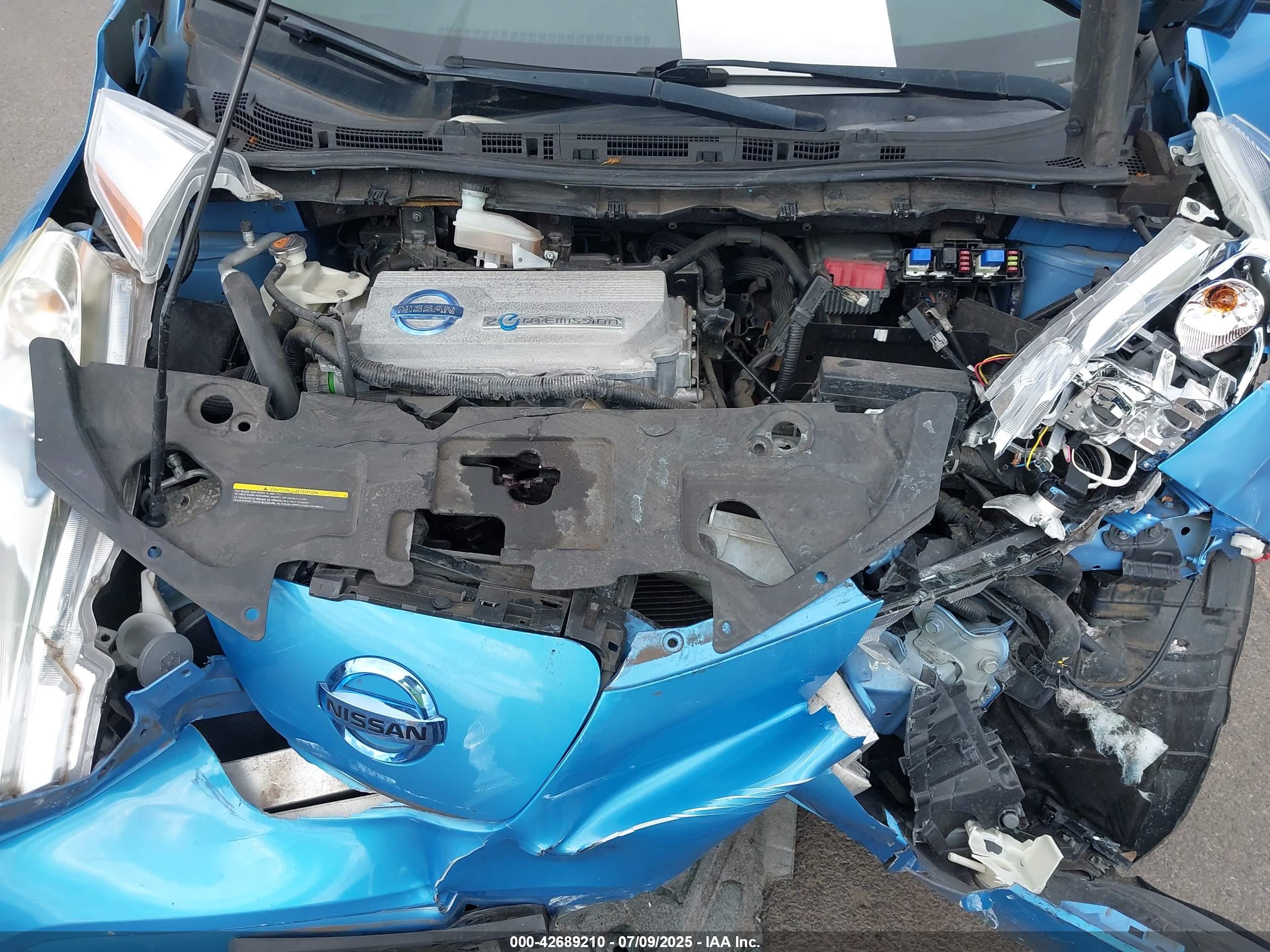 NISSAN LEAF image 10